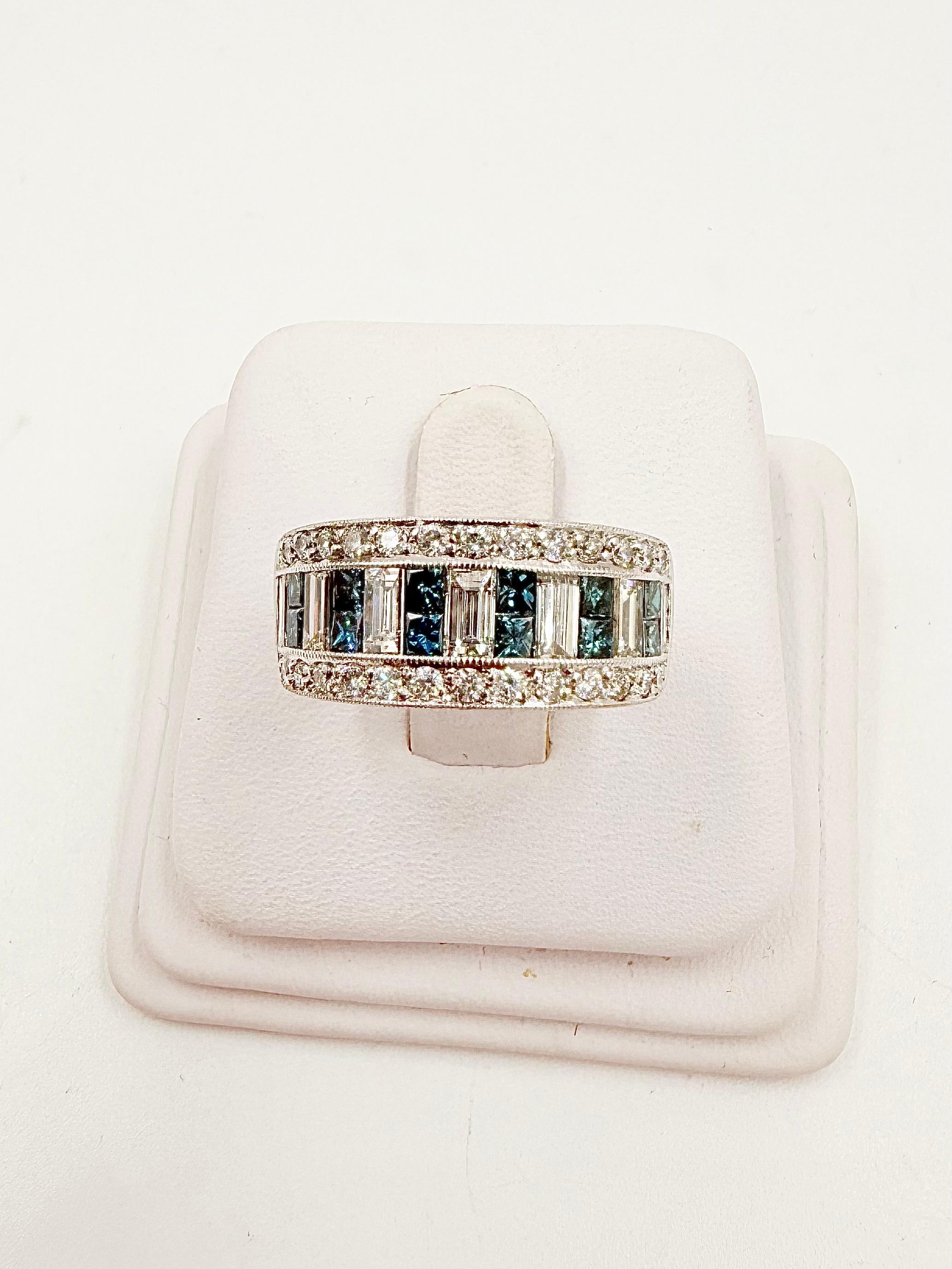 Sofia Fiori, bague jonc en or blanc et diamants blancs et bleus Unisexe en vente