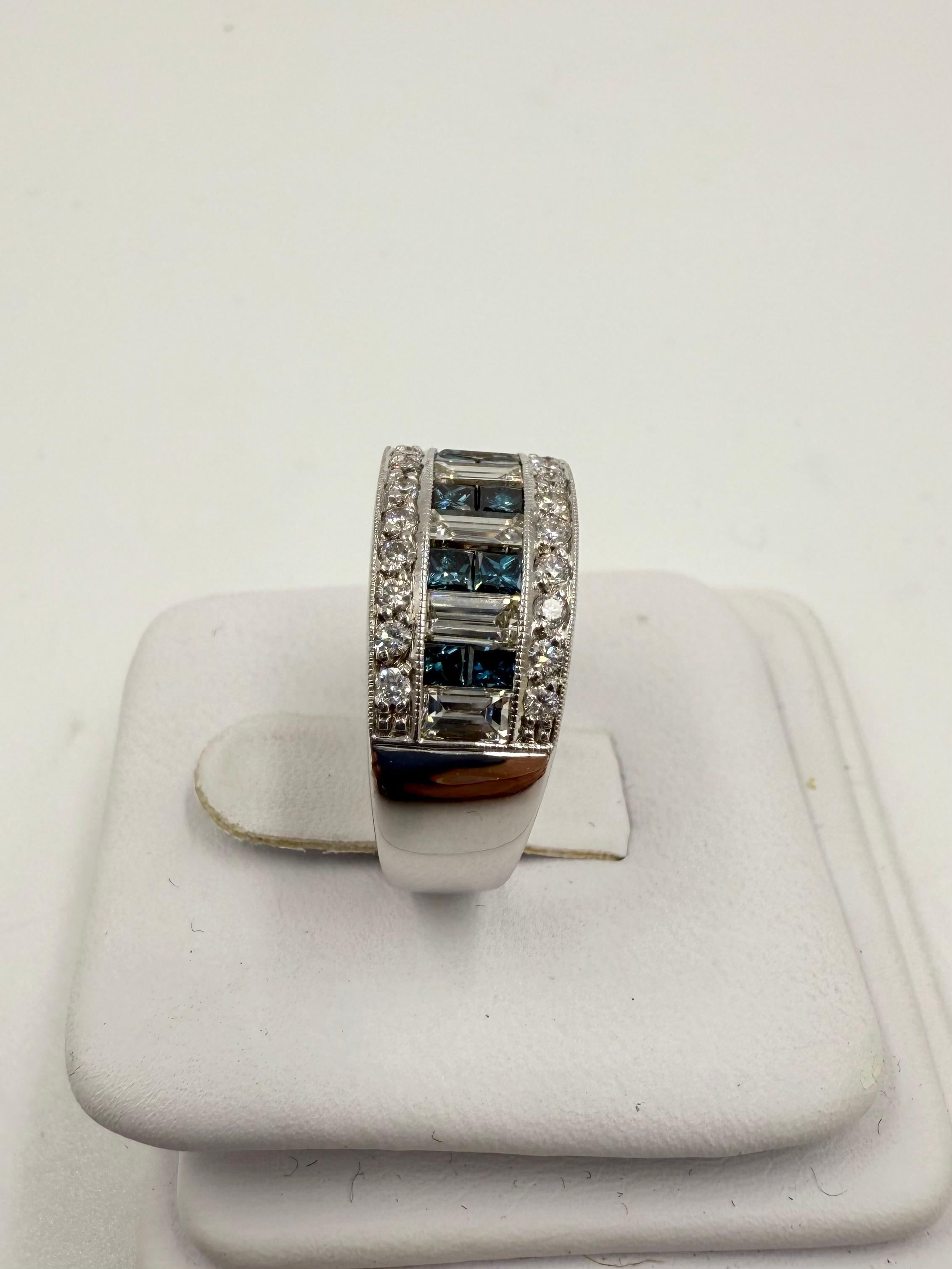 Sofia Fiori, bague jonc en or blanc et diamants blancs et bleus en vente 2