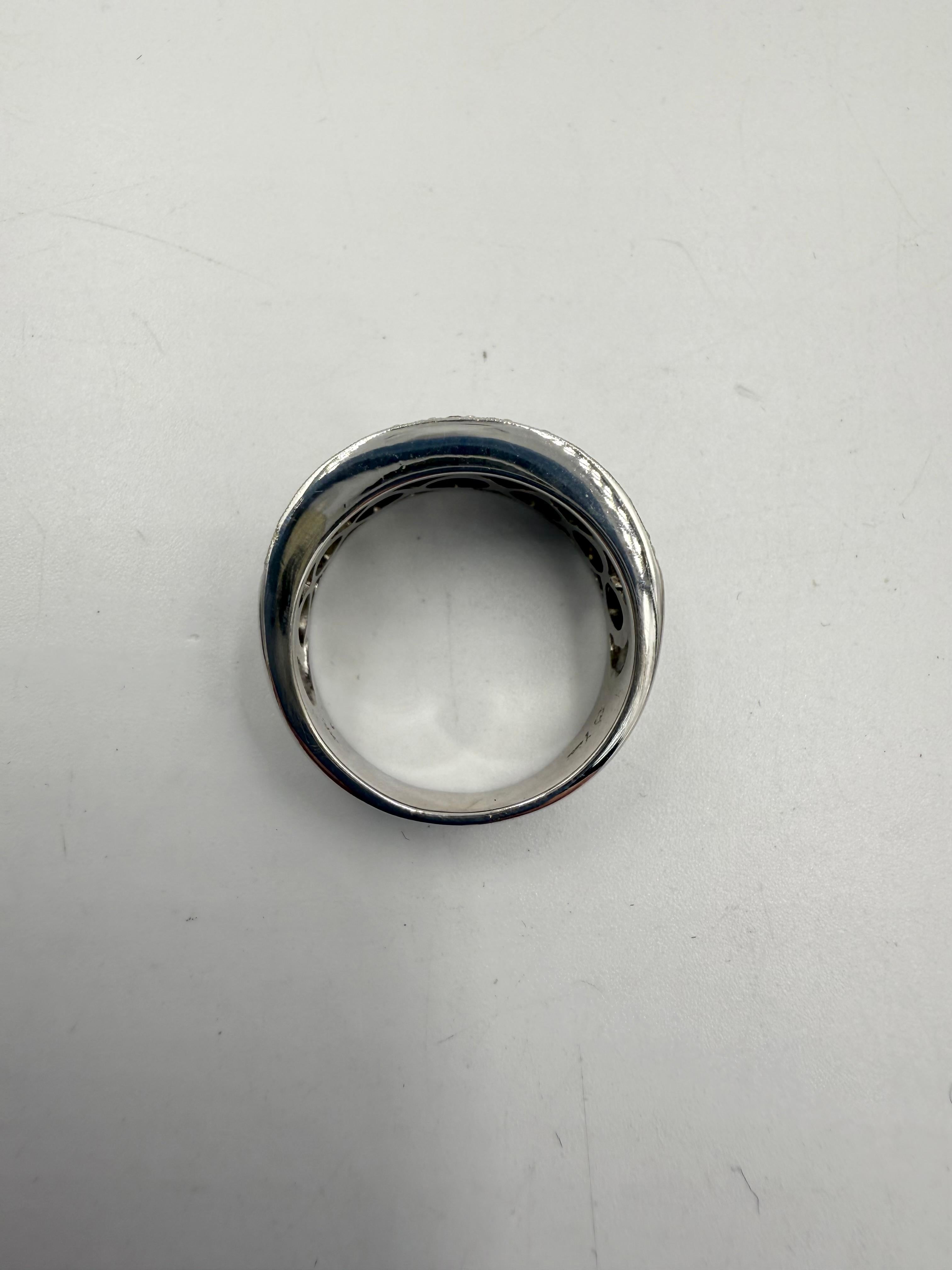 Sofia Fiori, bague jonc en or blanc et diamants blancs et bleus en vente 3