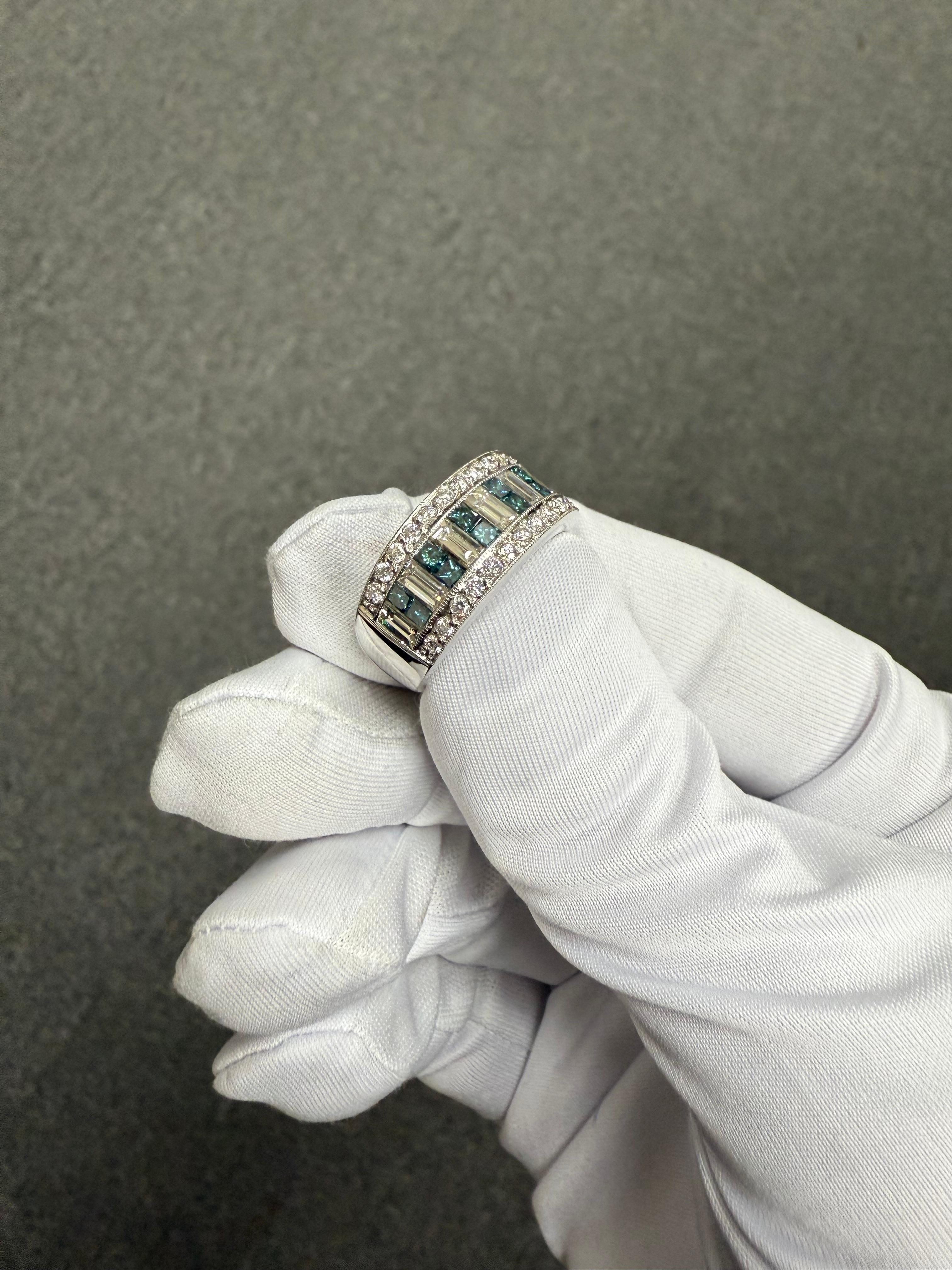 Sofia Fiori, bague jonc en or blanc et diamants blancs et bleus en vente 6
