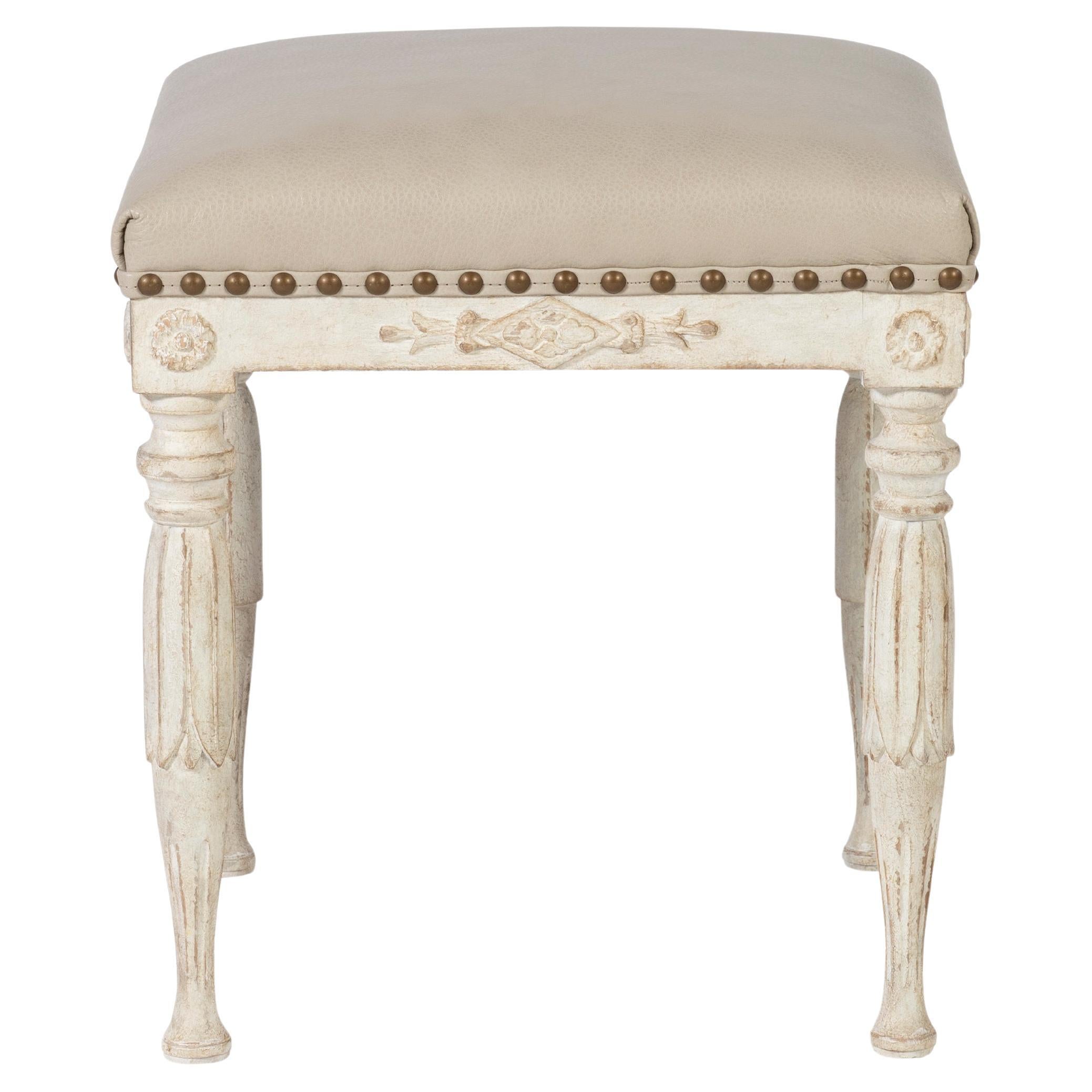 Sofía Stool - Swedish Scraped White