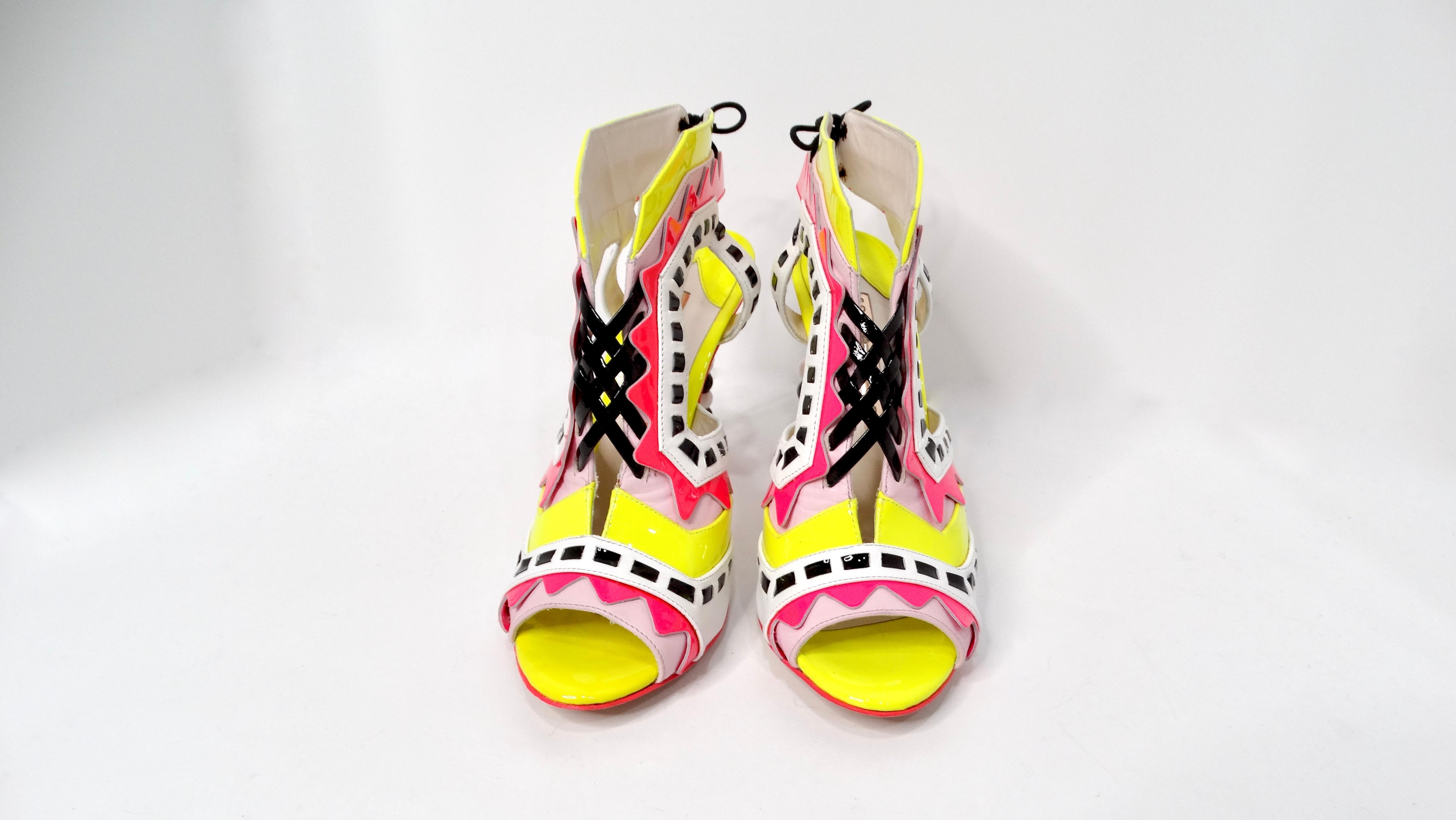Sofia Webster Sandales à lanières en cuir verni imprimé multicolore néon État moyen - En vente à Scottsdale, AZ