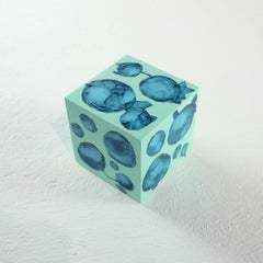 "Scultura cubica in legno dipinto "Little Swann 10