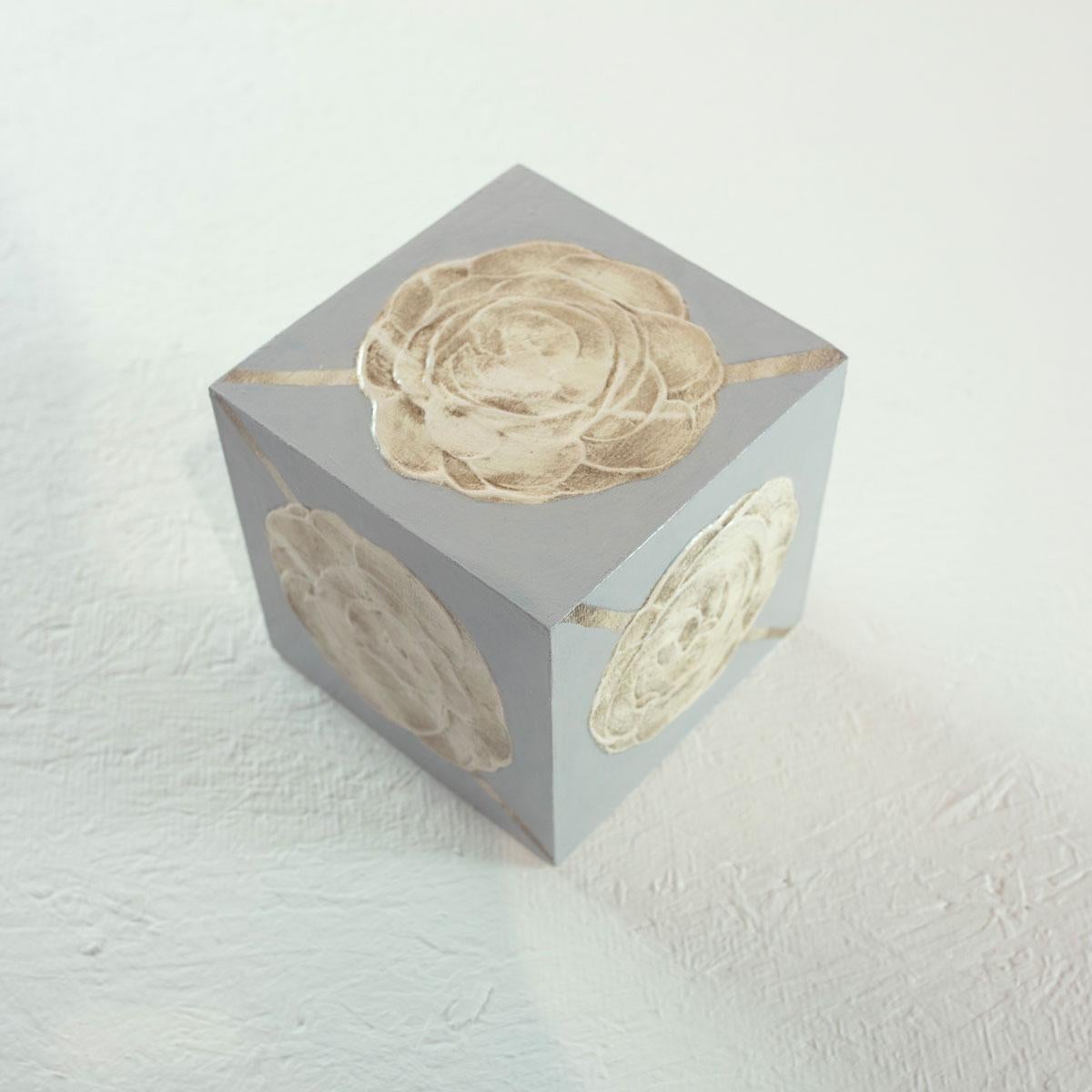 Sculpture cubique en bois peinte « Petit cygne 11 » en vente 1