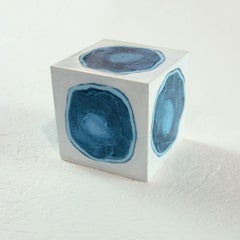 "Scultura cubica in legno dipinto "Little Swann 2