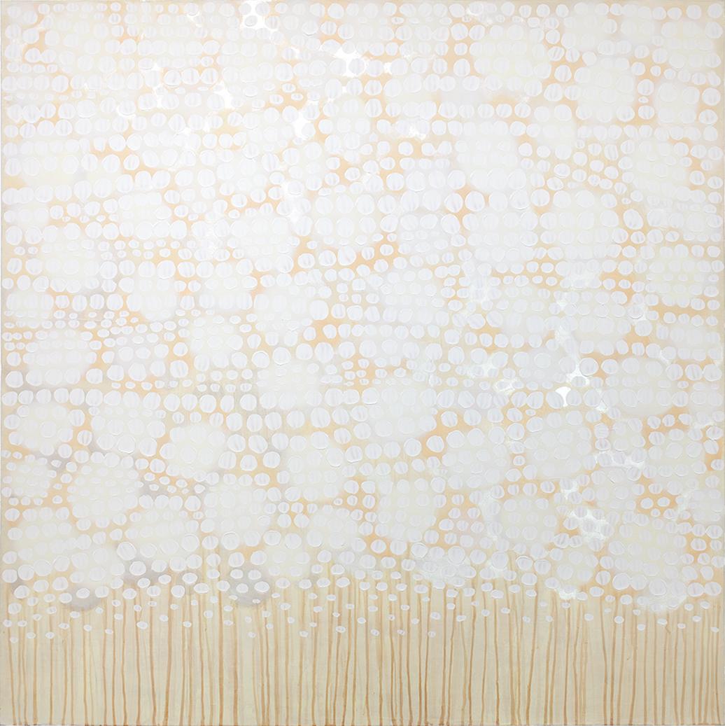 Cette peinture abstraite de Sofie Swann présente une palette neutre et chaleureuse, superposant des formes circulaires et linéaires d'un blanc imparfait et d'un beige sable pour créer une composition abstraite. Les côtés de la toile Gallery wrapped