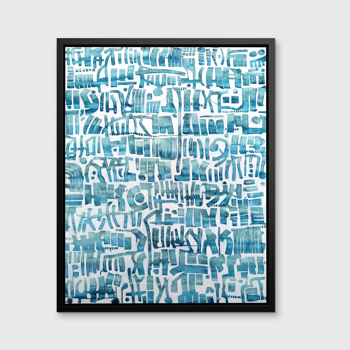 Cette estampe abstraite contemporaine en édition limitée de Sofie Swann présente une palette côtière légère, avec des formes organiques bleues dessinées et empilées les unes à côté des autres sur le fond blanc. Il s'agit d'une édition de 95