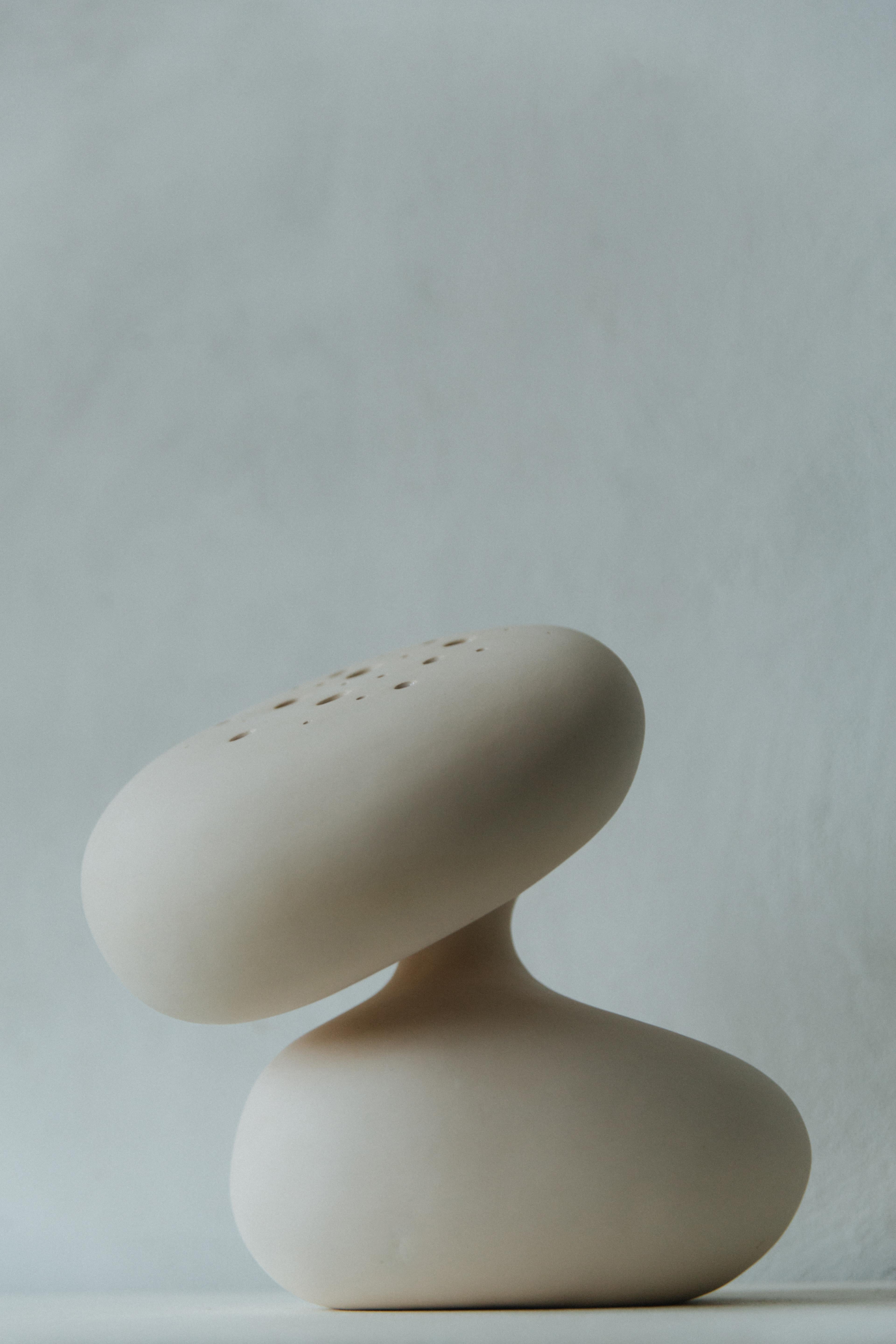 Handgefertigte figurative Keramik-Skulptur-Vase, ukrainischer Künstler, Forma 43 im Angebot 1