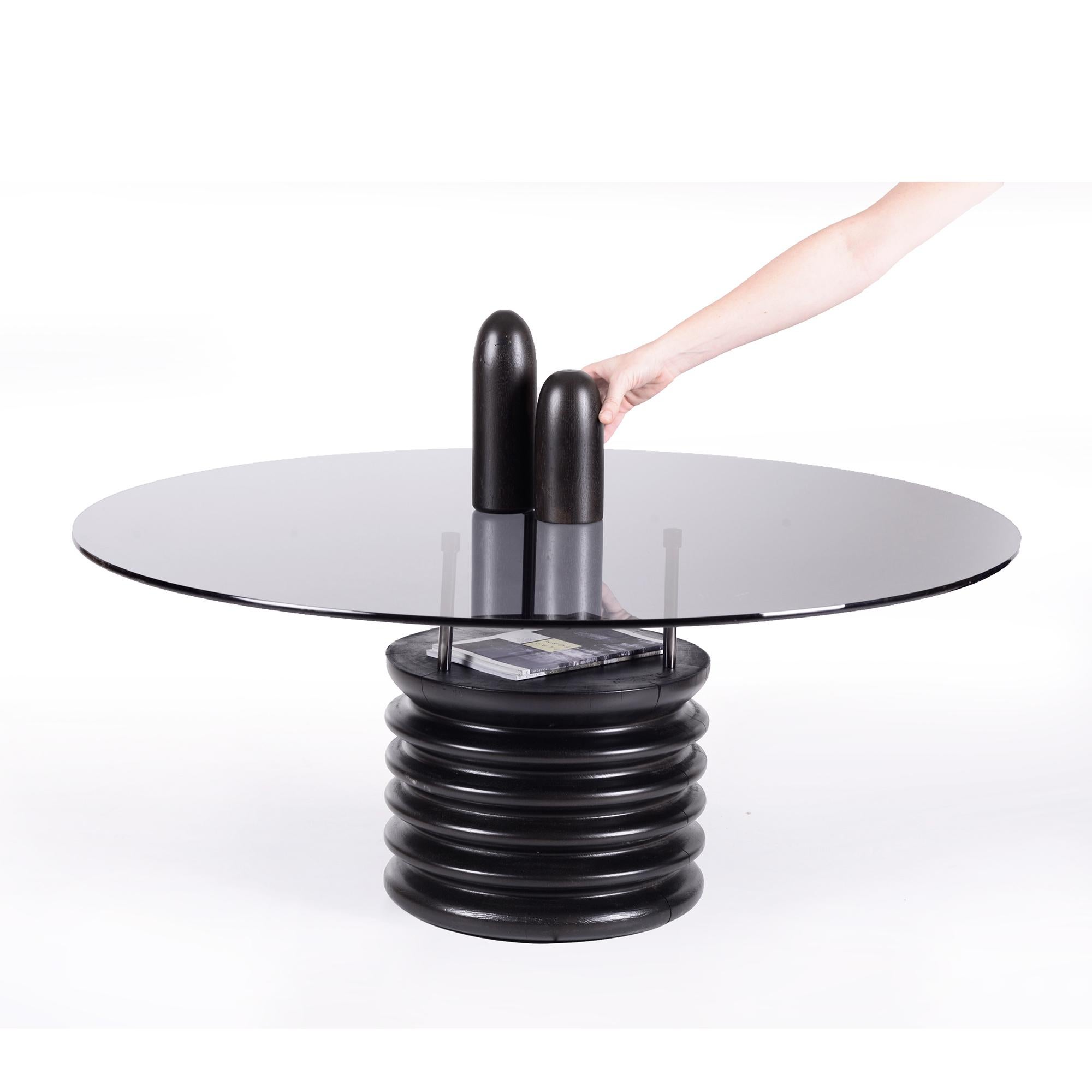 Table basse SOFRA, plateau en verre, corps en cèdre Neuf - En vente à Orlando, FL