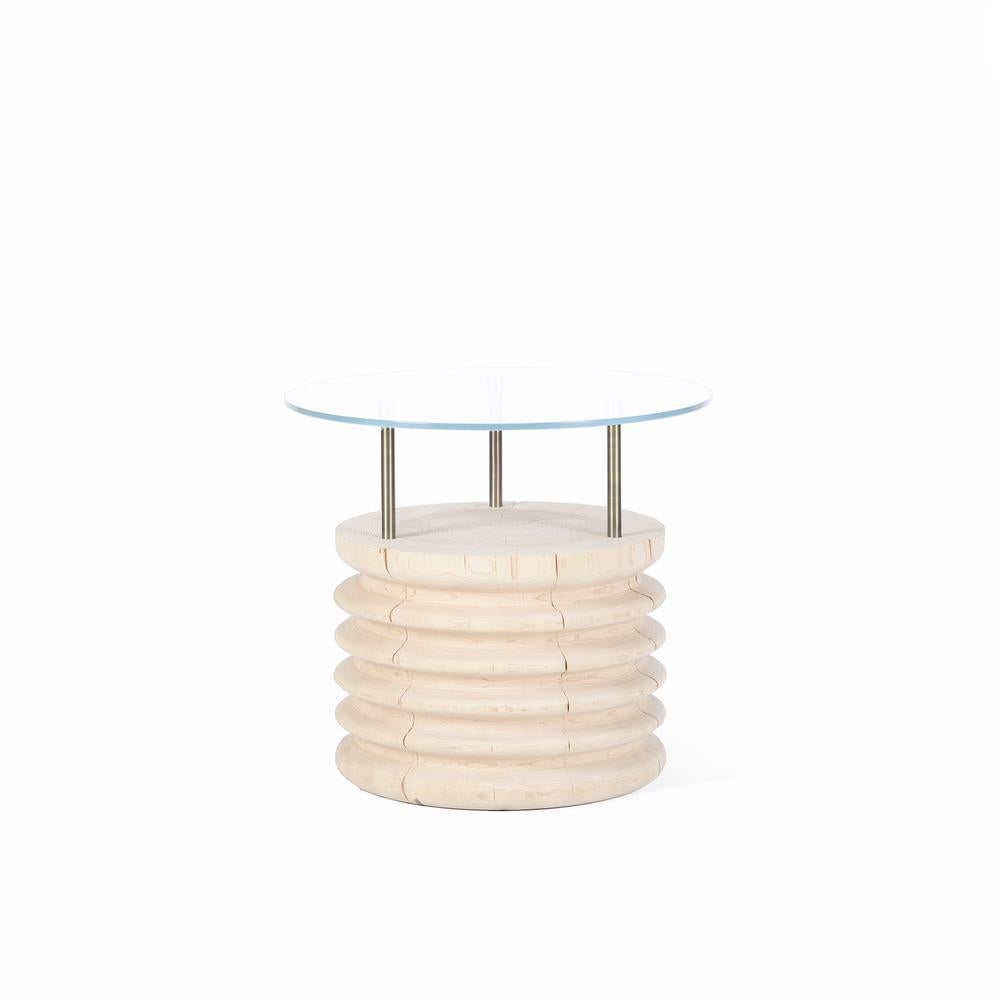 Minimaliste Table d'appoint SOFRA courte, cèdre, plateau en verre en vente