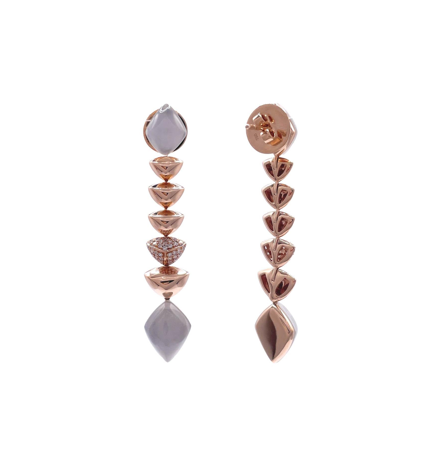 Sofragem Boucles d'oreilles en or rose 18k avec cabochon de pierre de lune et diamant, géométriques. Bon état - En vente à Boca Raton, FL