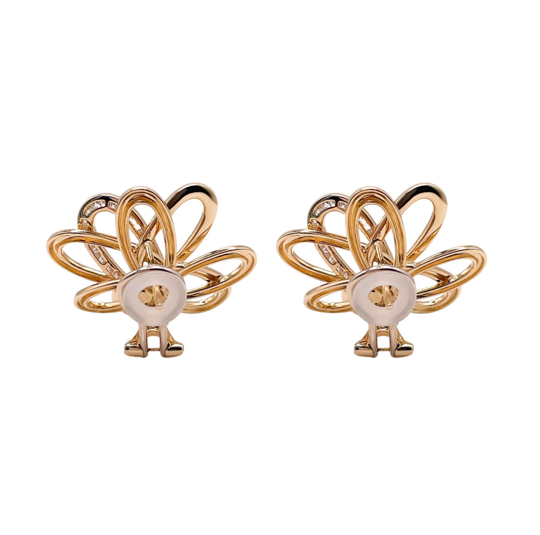 Sofragem 18k Yellow Gold Diamond Flower Earrings In Good Condition For Sale In Boca Raton, FL