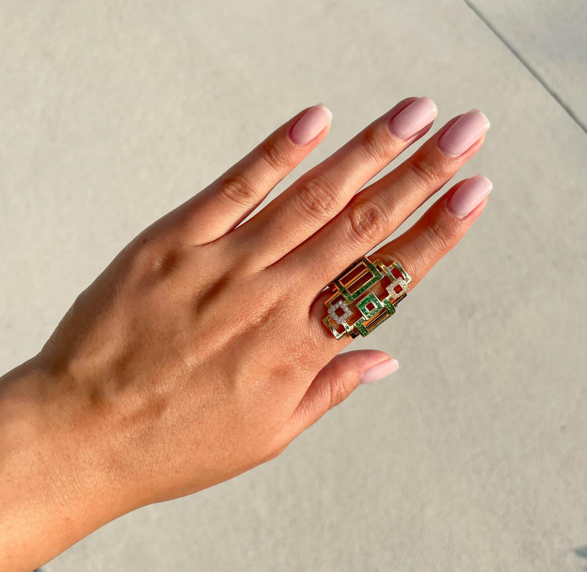 Quadratischer Sofragem-Cocktailring aus 18 Karat Gelbgold mit Tsavotire und Diamanten Damen