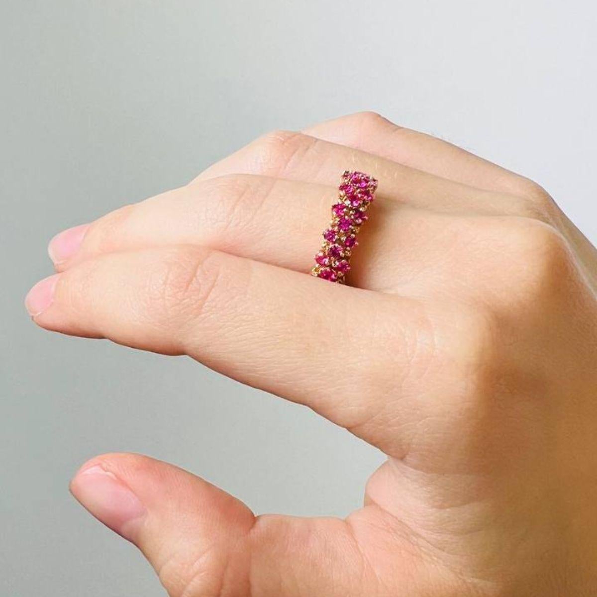 Brilliant Cut Soft 3-row mesh pink sapphires pavè flexible ring in 18kt rose gold For Sale
