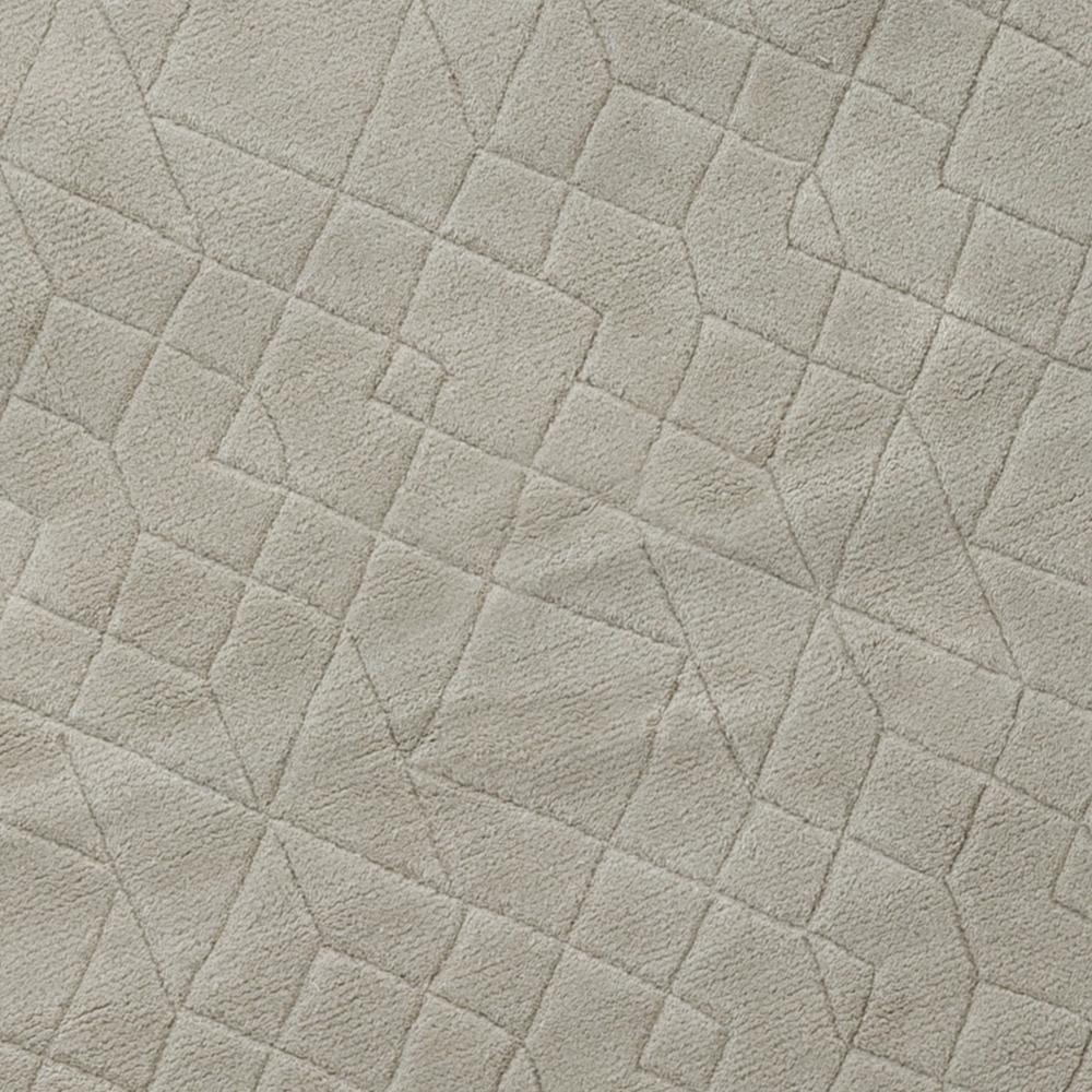 The Stardust weave balances bold lines, with a soft and sophisticated weave, creating a style that mixes both elements of classic and futuristic. This deluxe hand-etched weave is both gentle and strong at the same time. Available in a monochrome