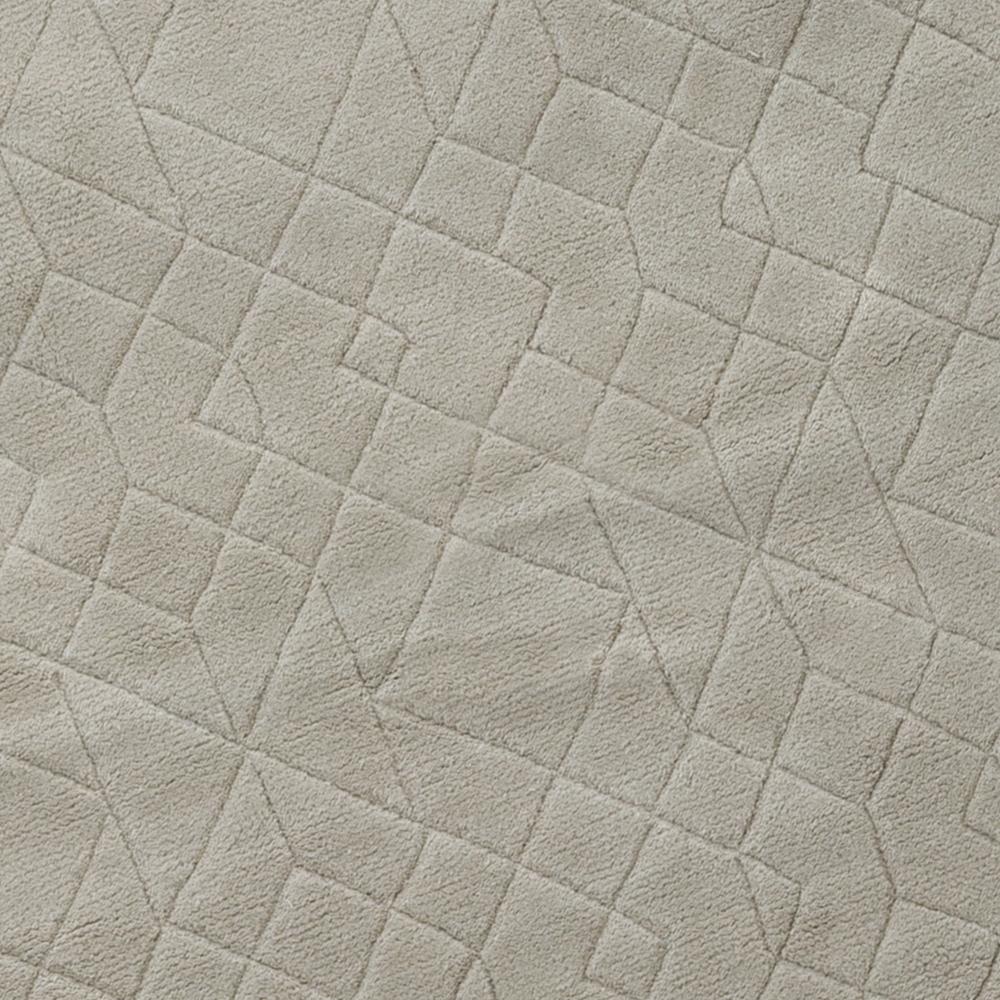 Das Stardust-Gewebe verbindet kühne Linien mit einer weichen und raffinierten Webart und schafft so einen Stil, der sowohl klassische als auch futuristische Elemente miteinander verbindet. Dieses luxuriöse handgeätzte Gewebe ist sanft und stark