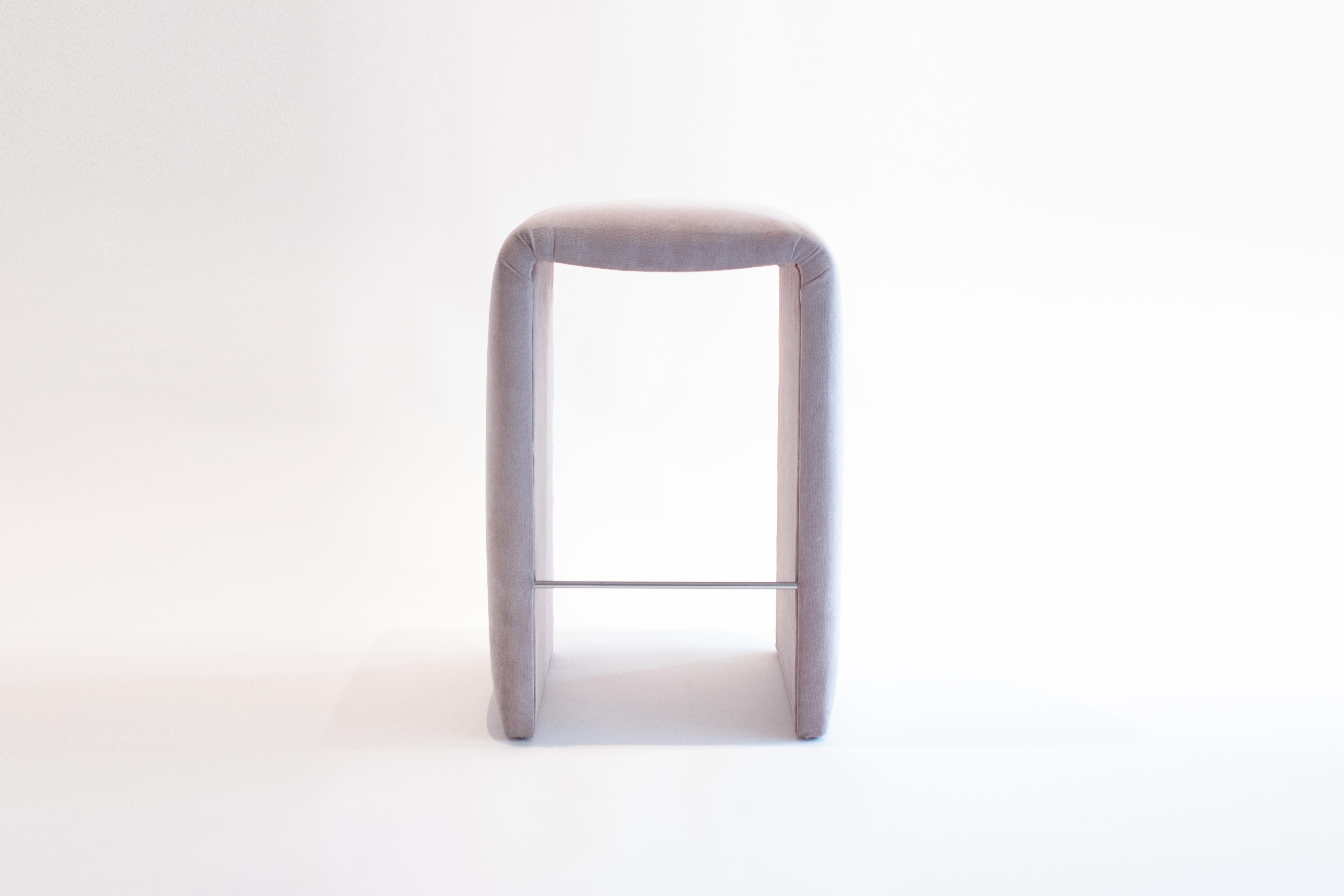 This seat piece follows the pulpiness found in the materiality of the series by introducing a continuous gently curved volume. Used as a high stool, the profile is softly recessed in the middle to form an ergonomic seating surface. Comfortable but