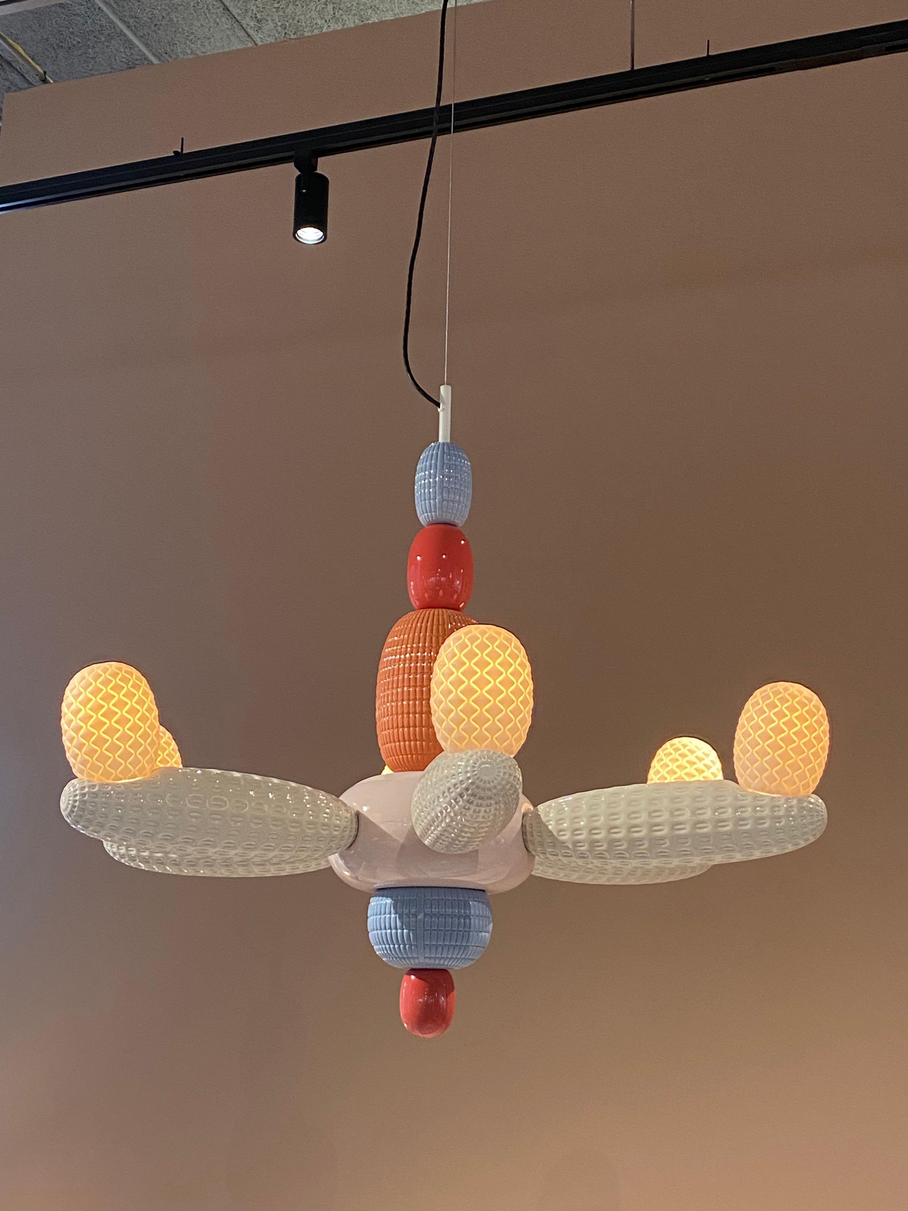 This porcelain Soft Blown Chandelier chandelier from the Soft Blown collection is one of the first designs made for Lladró by Nichetto Studio, the prestigious Stockholm-based Italian studio. The collection is inspired by the festive spirit of street