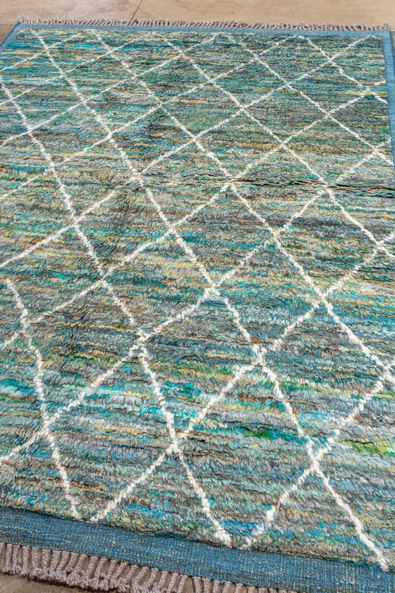 Suave alfombra marroquí de pelo largo azul y verde Marroquí en venta