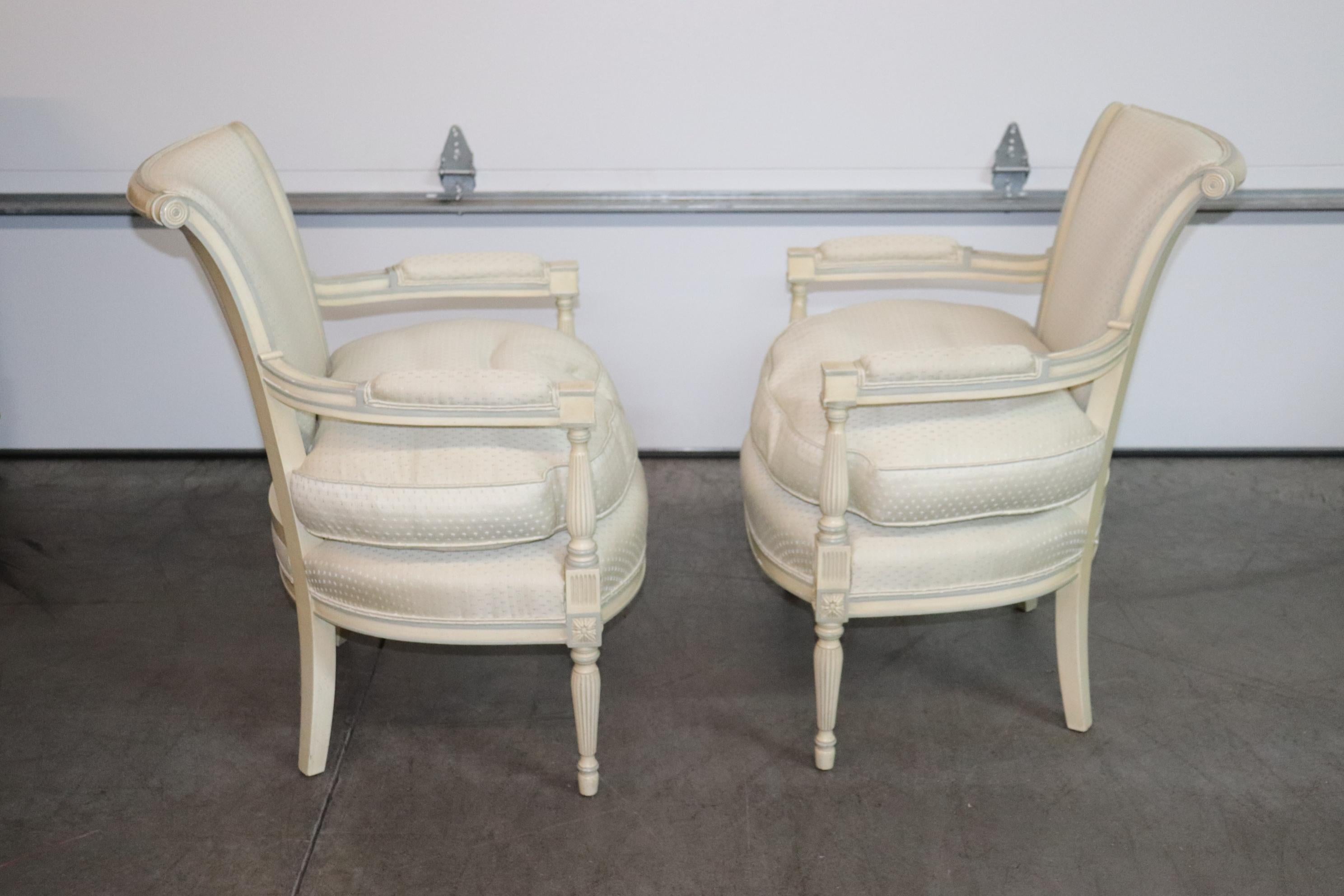 weiche blau-weiß bemalte französische Sessel im Directoire-Stil in Medium im Angebot 5