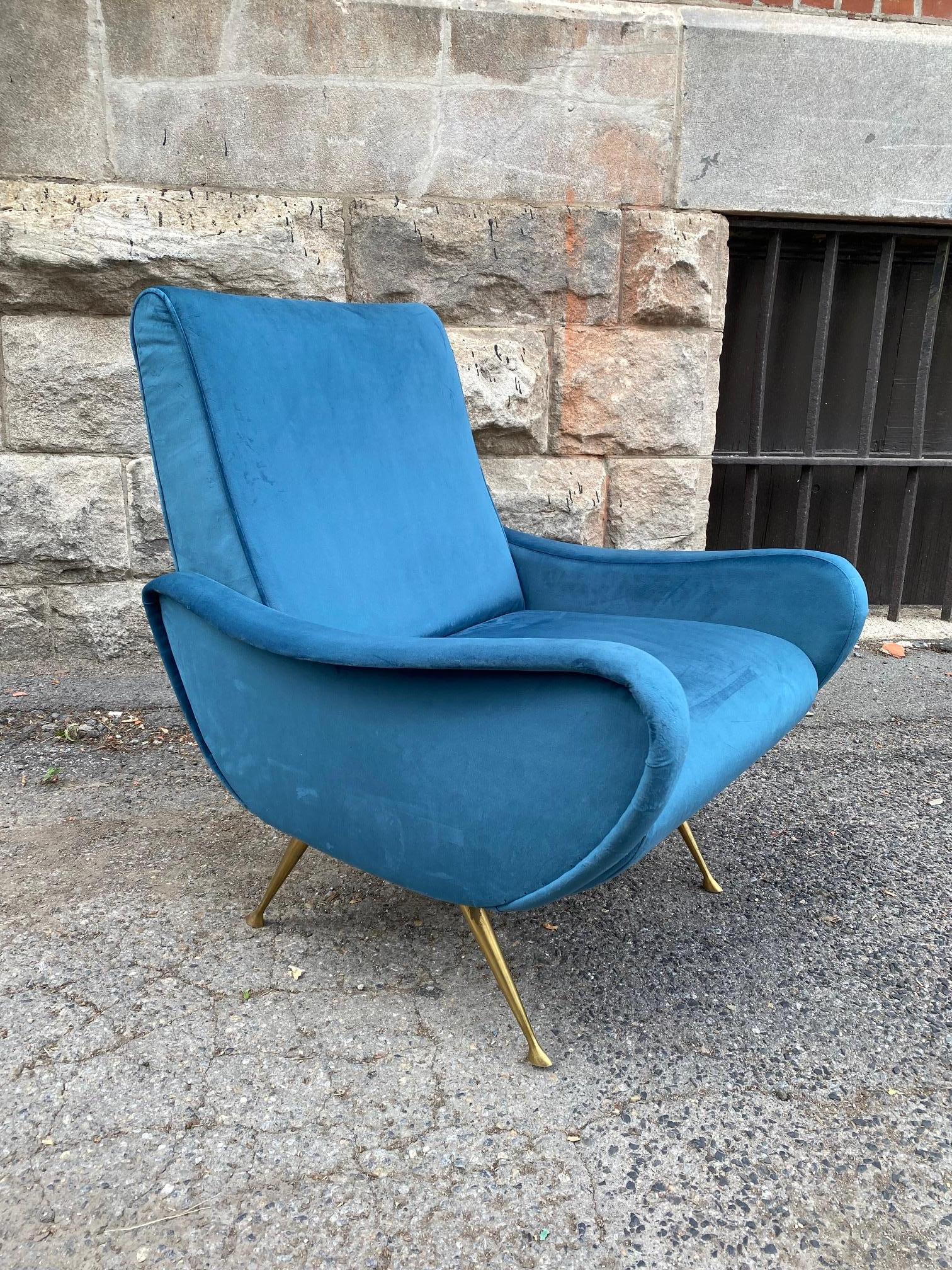 Soft blue velvet lady chair in the style of Marco Zanuso for Artflex.
The chair was awarded the Gold Medal at the IX Milan Triennale, in 1951.