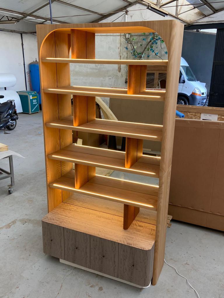 Round Edges Wood Bookcase With Storage And Lighting Contemporary Design In New Condition For Sale In London, GB