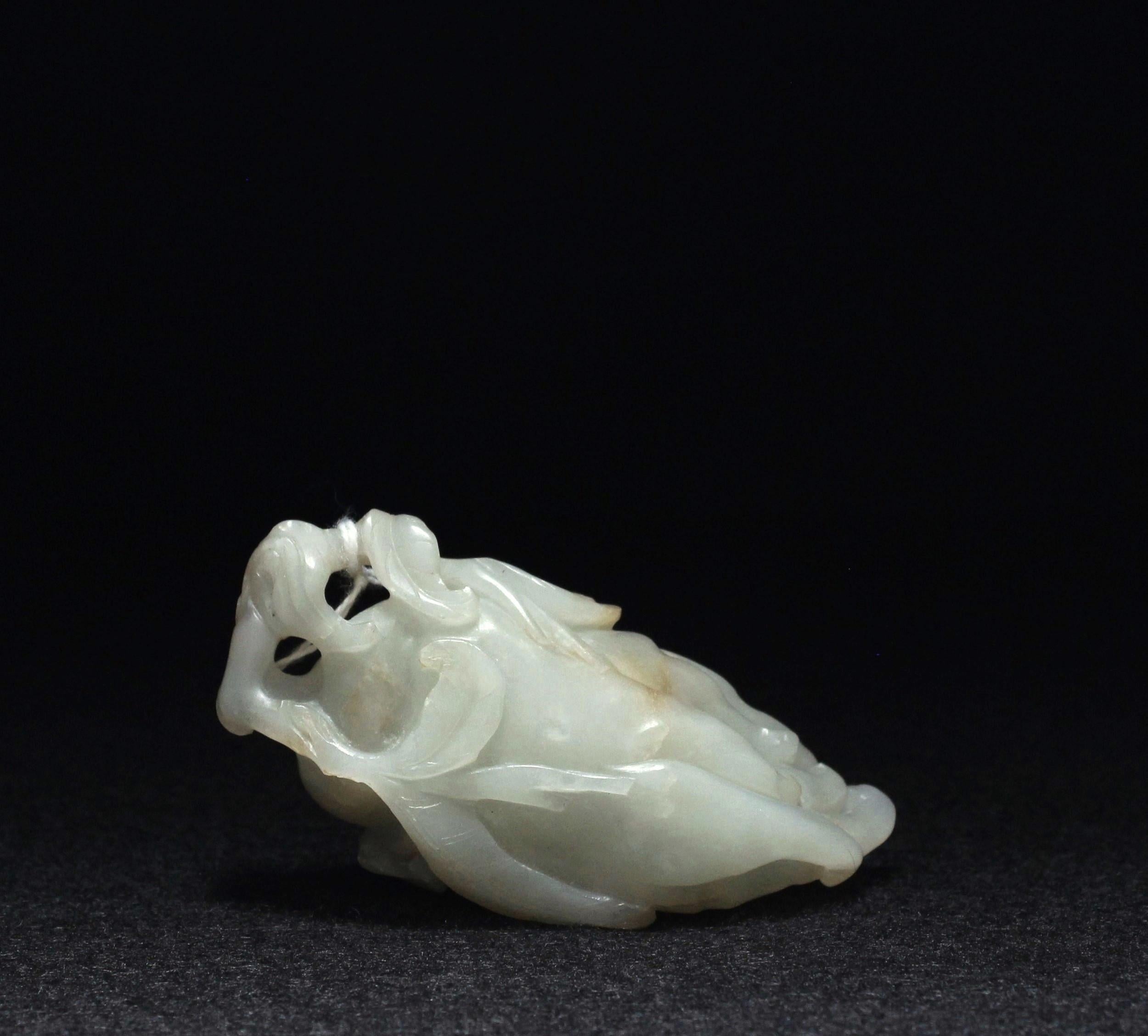 Soft Celadon Jade 'Buddha's Hand' Citron Fingers Pendant 2