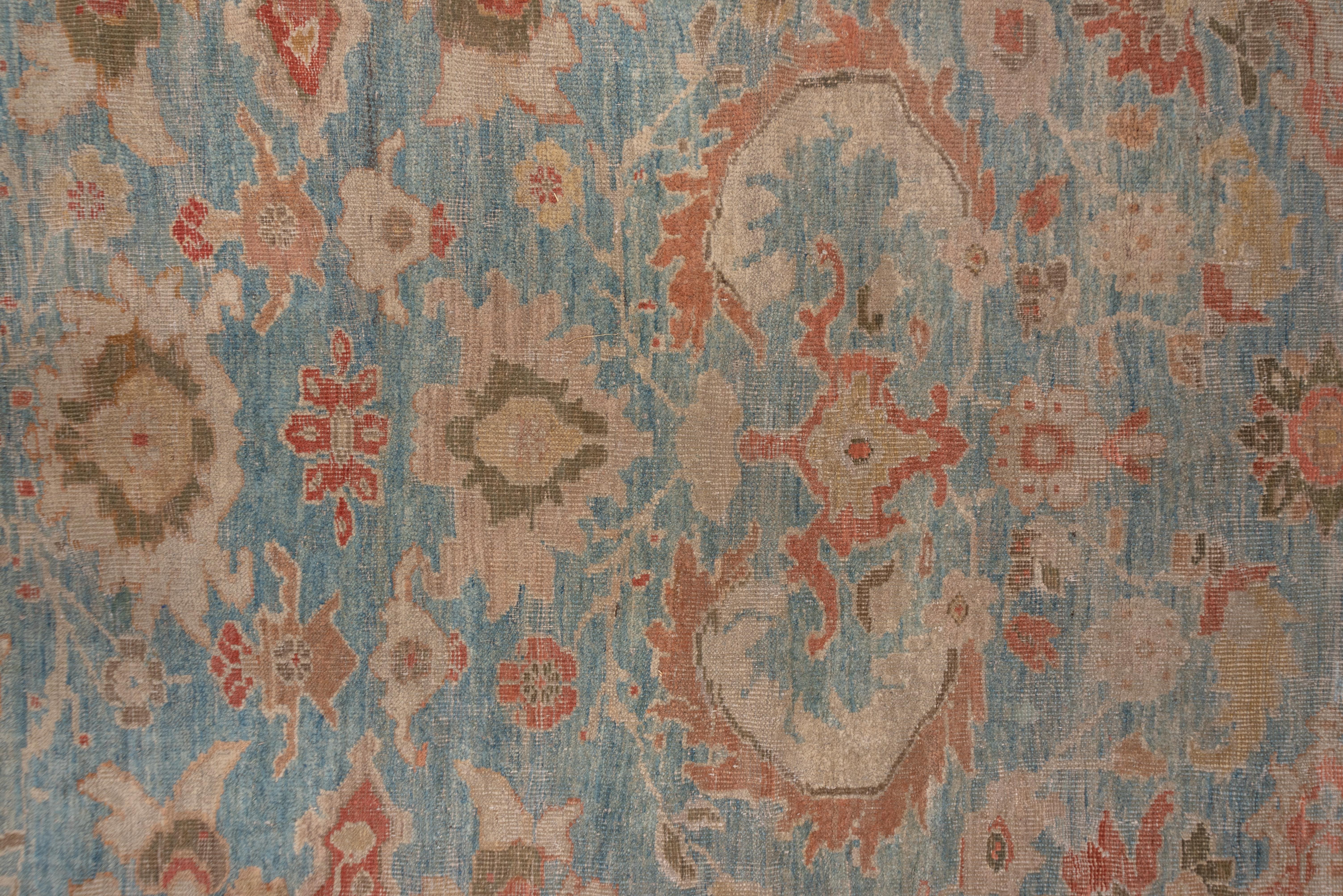 Weich gefärbter rustikaler antiker persischer Sultanabad-Teppich, um 1890 im Zustand „Gut“ im Angebot in New York, NY
