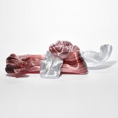 Soft Connections Raw Love, sculpture en verre blanc et rose de Maria Bang Espersen