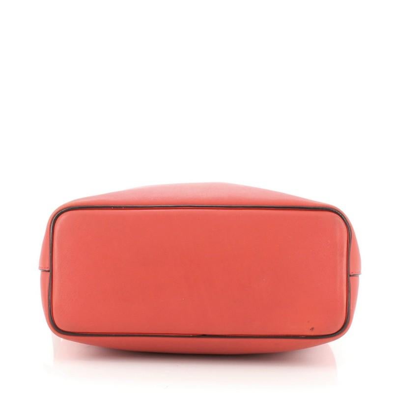 Weiche Soft Cube Tasche aus Leder im Zustand „Gut“ in NY, NY