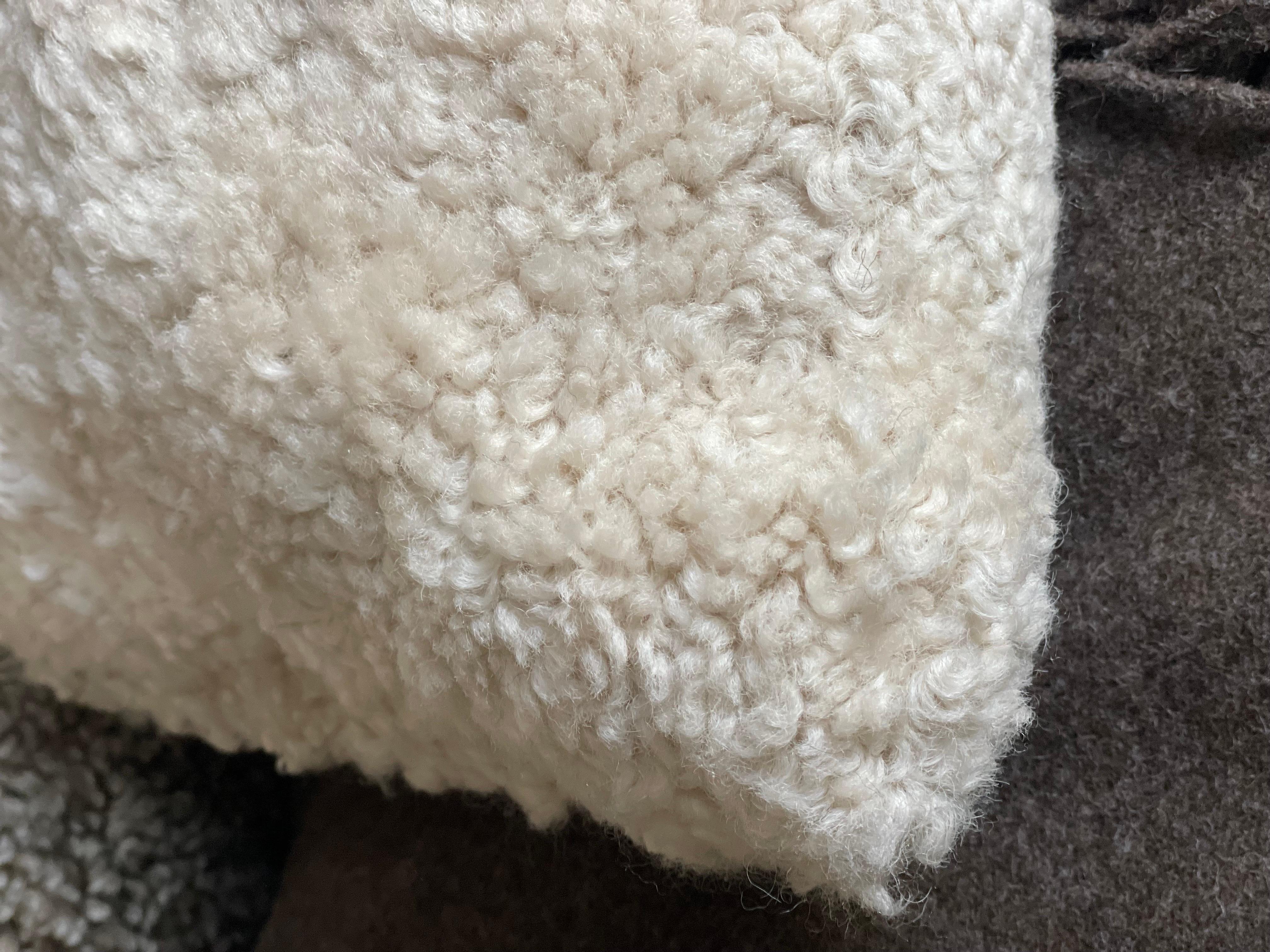 Cuscino lombare in morbido Sherpa riccio con inserto in vendita 1