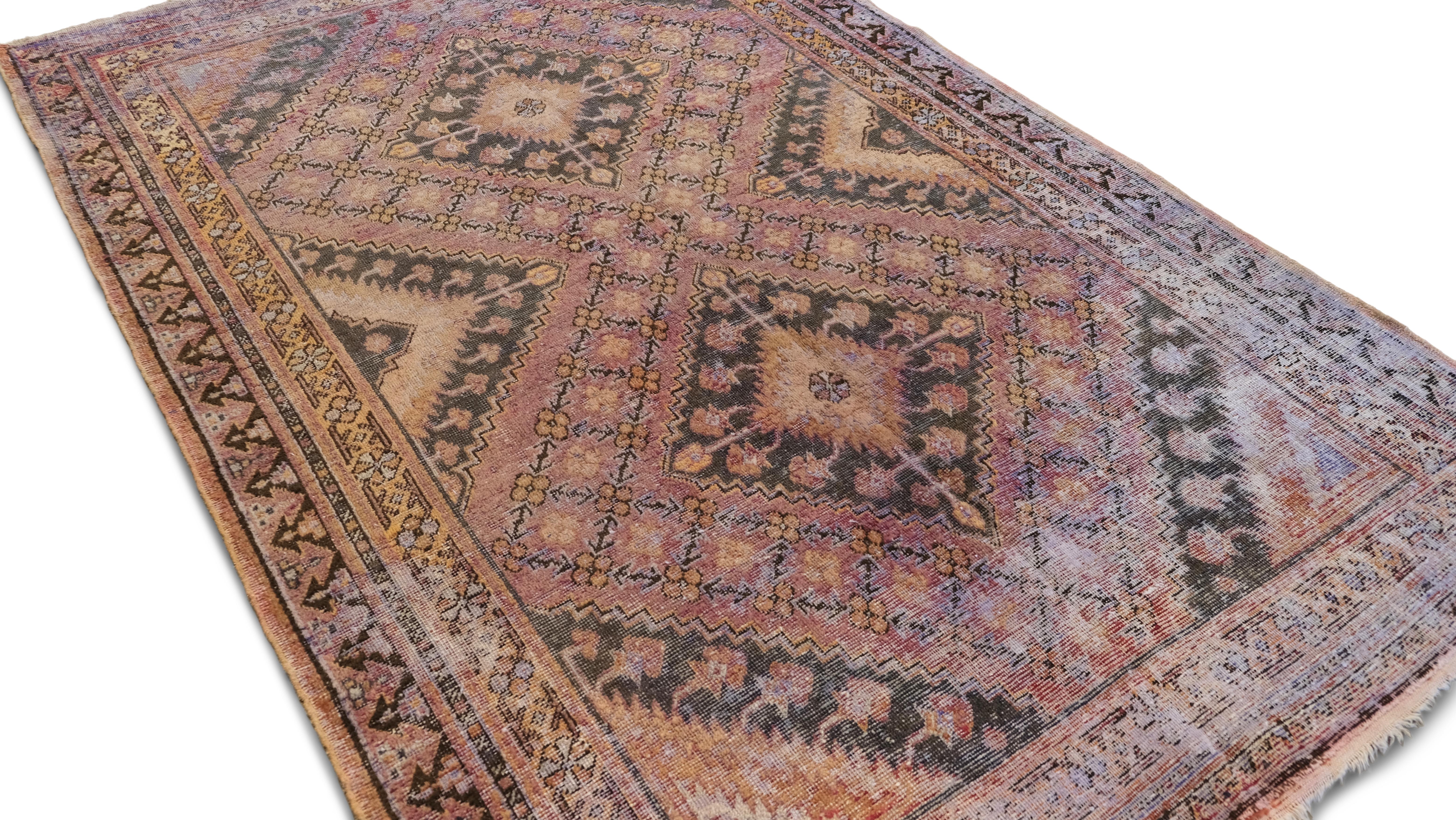 Weiches erdiges Rosa, Lila, Ocker Vintage Distressed Hamadan Wollteppich 5'8''x8'10'' (Viktorianisch) im Angebot