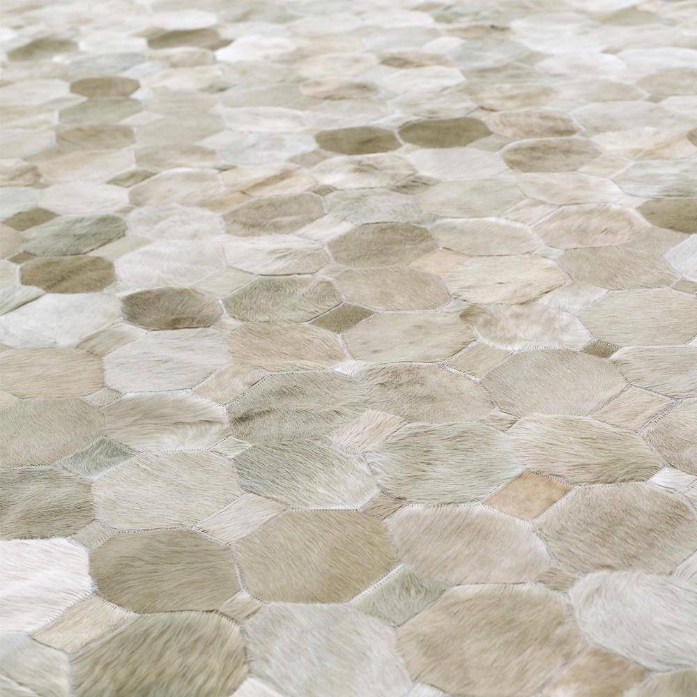 Weicher und eleganter, anpassbarer Oleada Moss Rindsleder-Bodenteppich groß im Zustand „Neu“ im Angebot in Charlotte, NC