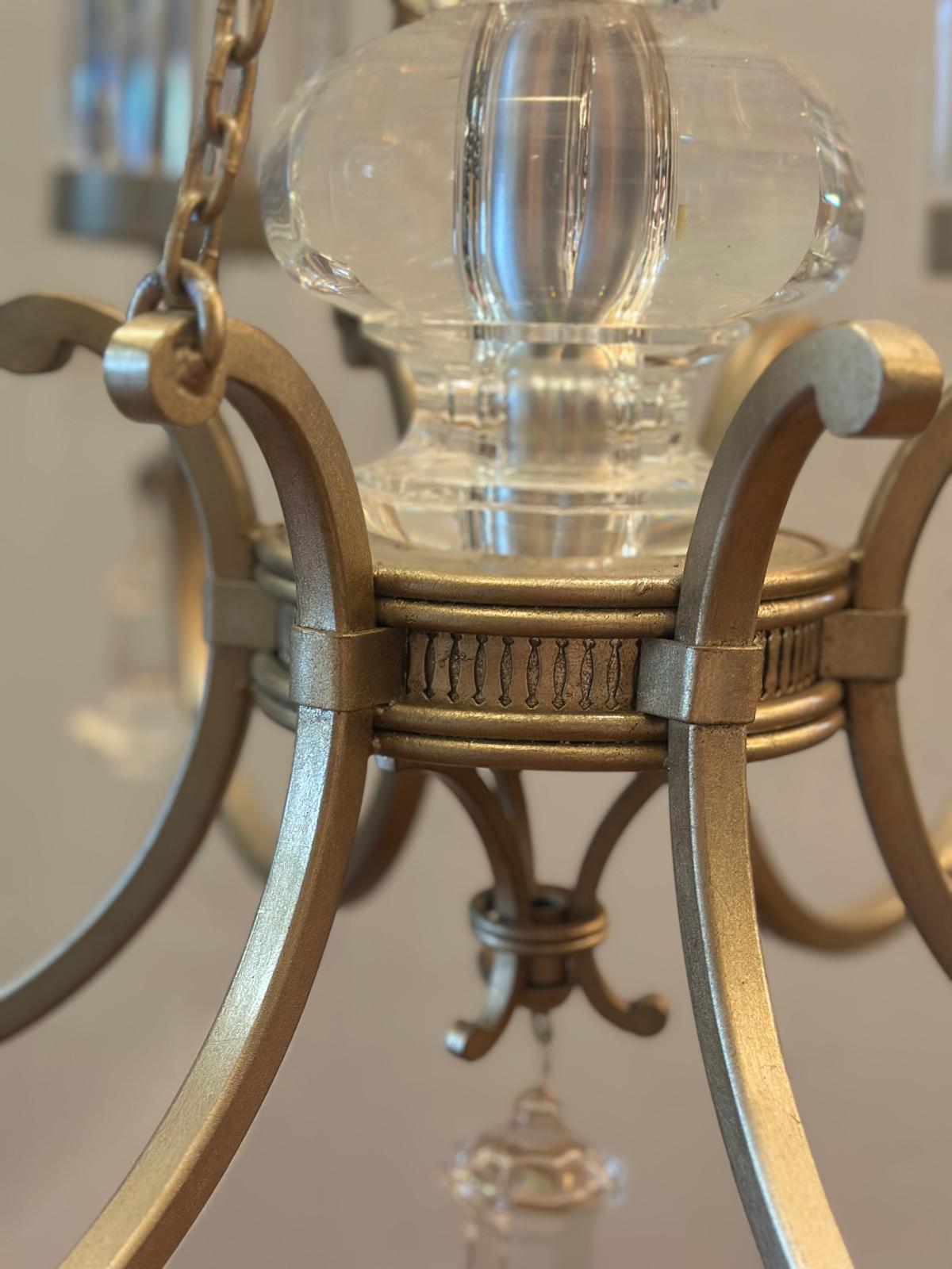 Americano Chandlier in morbida foglia d'oro con cristalli sfaccettati incastonati a canale in vendita