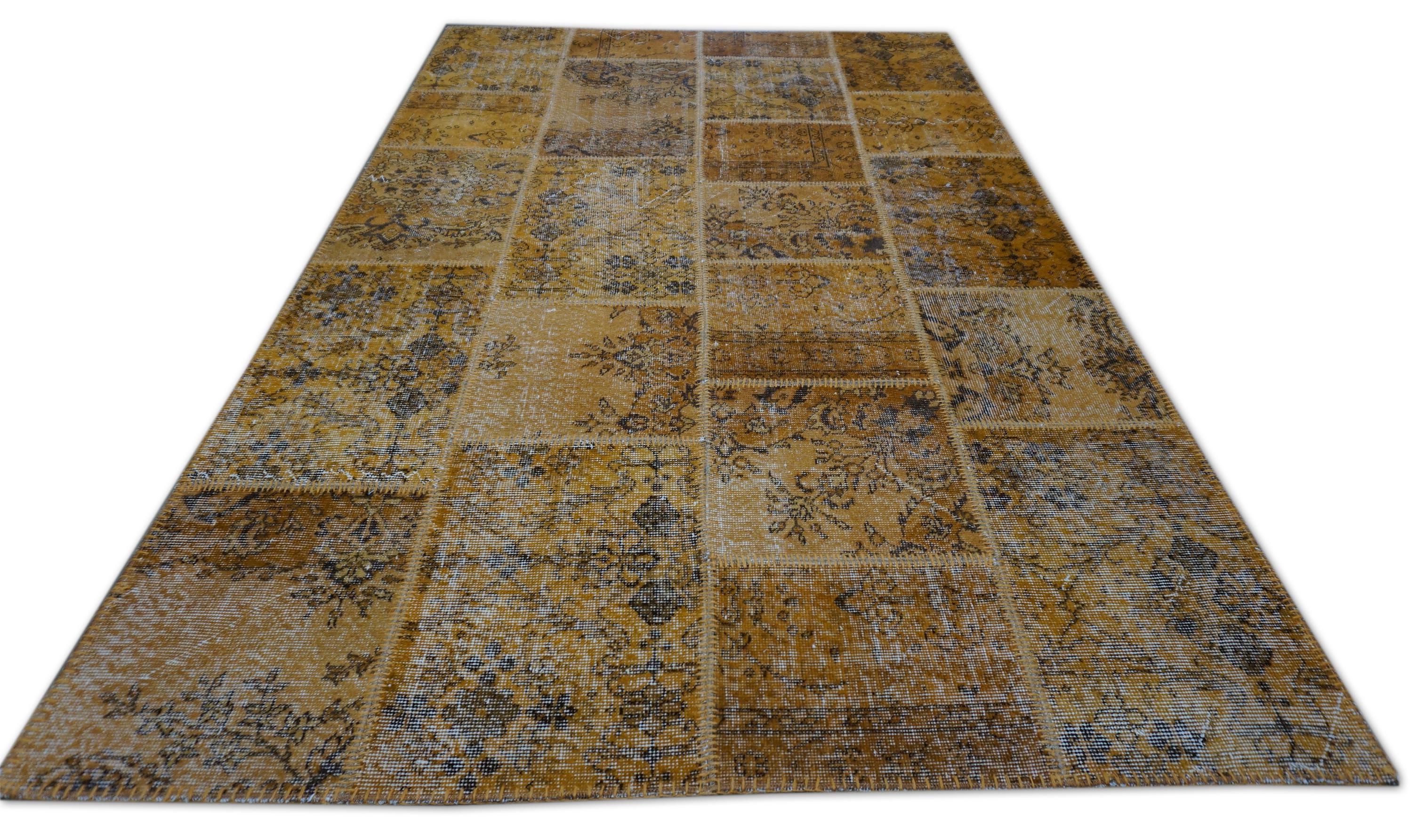 Vintage Patchwork-Wollteppich in weichen Goldtönen, 5'x8' (Skandinavische Moderne) im Angebot