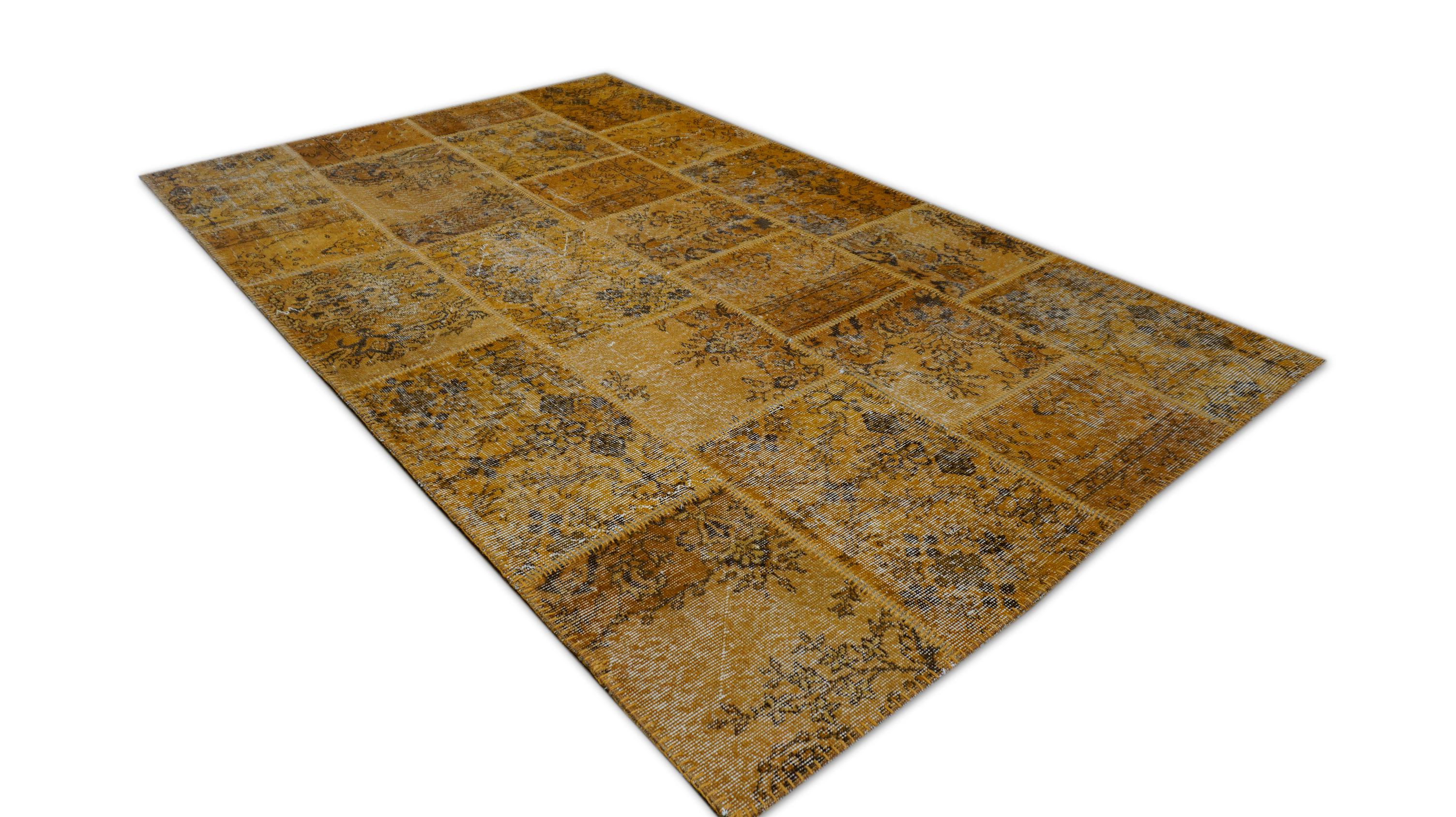 Vintage Patchwork-Wollteppich in weichen Goldtönen, 5'x8' (Handgewebt) im Angebot