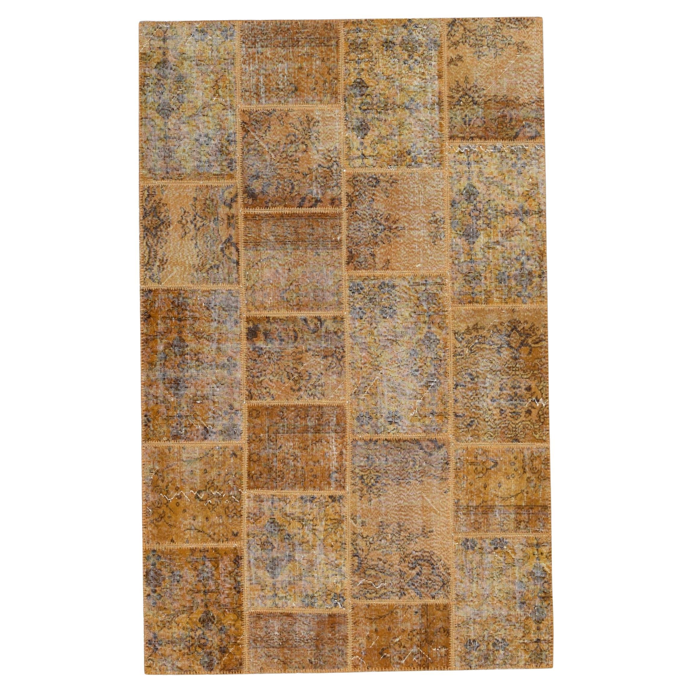 Tappeto in lana patchwork vintage dai toni morbidi dell'oro 5'x8'