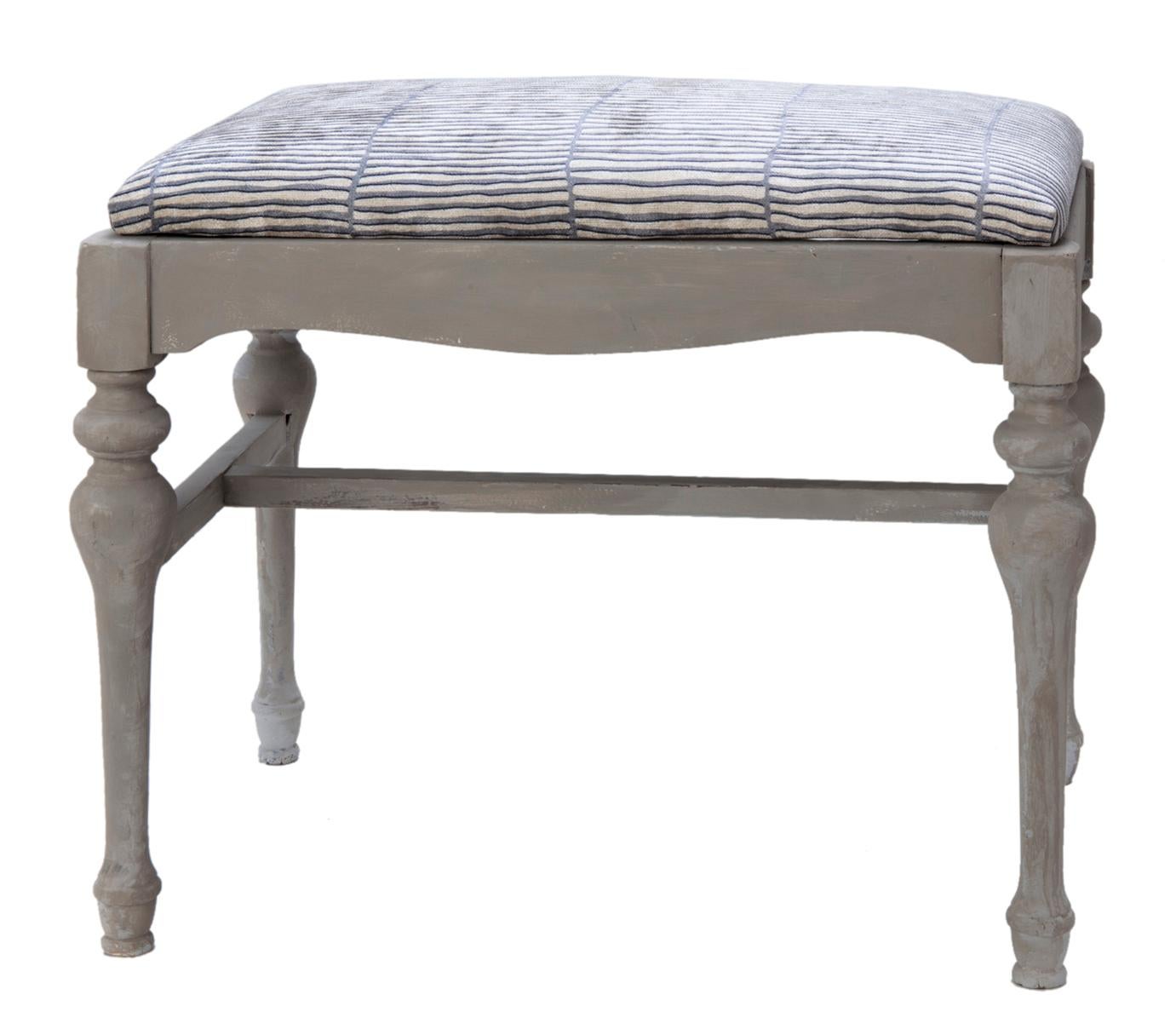 American Classical Soft Gray Vanity Bench w/ Contemporary Velvet Seat For Sale