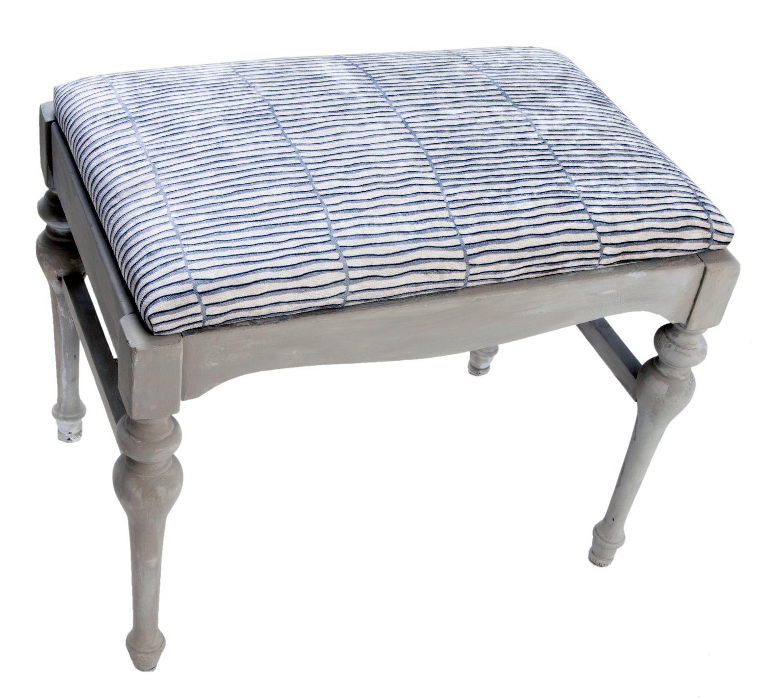 Soft Gray Vanity Bench w/ Contemporary Velvet Seat In Good Condition For Sale In Malibu, CA