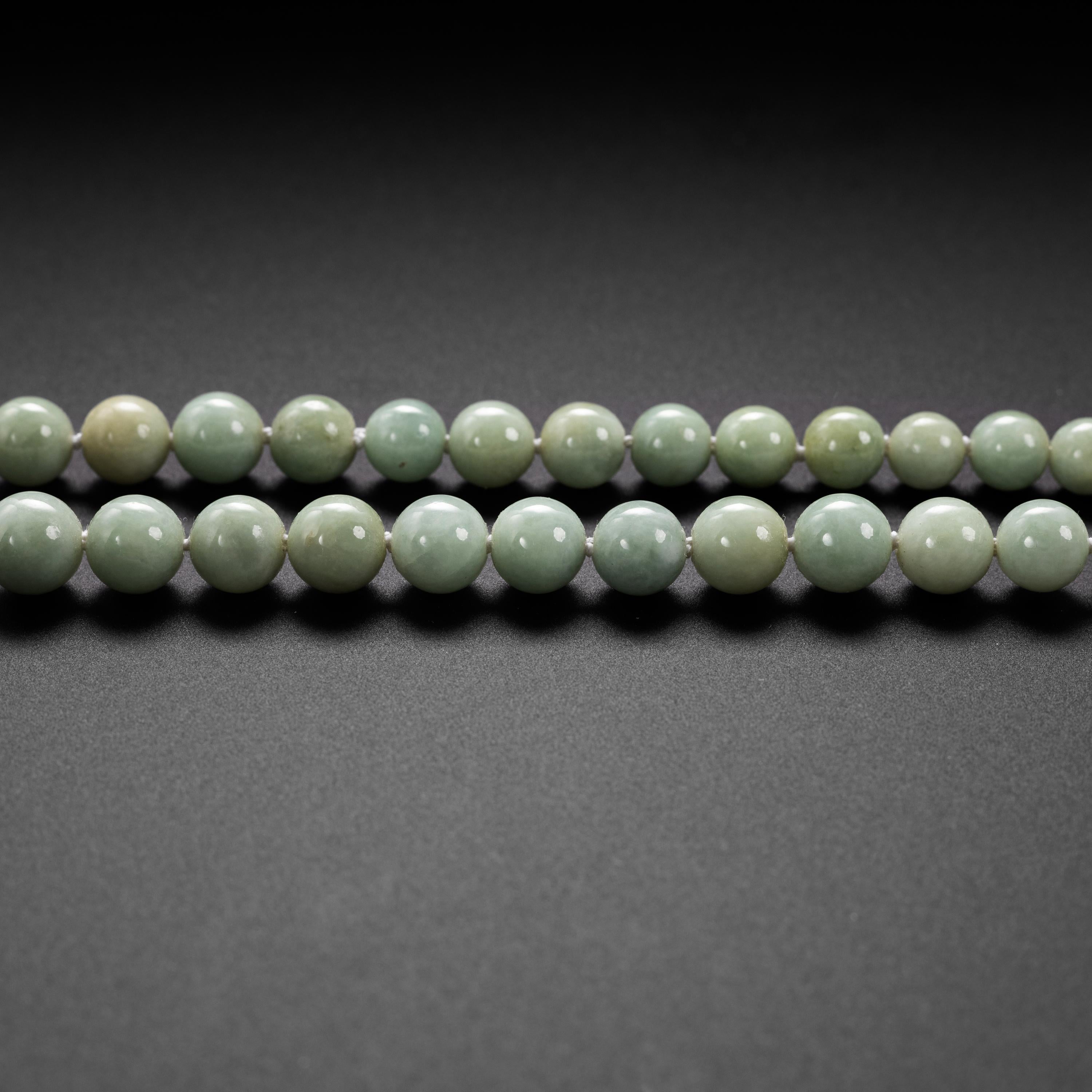 light green jade bead necklace