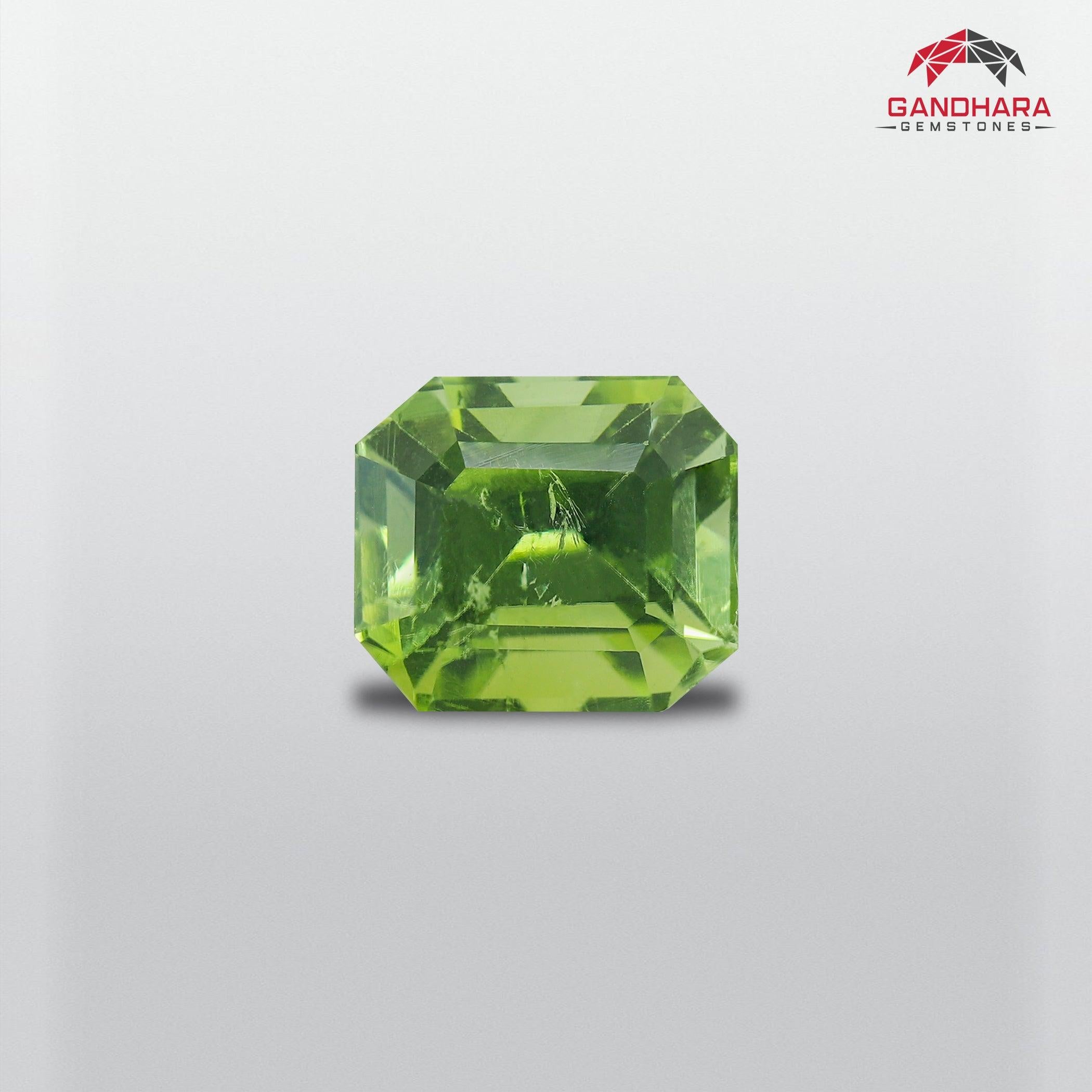 La gemma di tormalina verde tenue di 2,05 carati proveniente dall'Afghanistan ha un taglio meraviglioso a forma di ottagono, con un incredibile colore verde. Grande genialità. Questo gioiello è totalmente di purezza SI.

Informazioni sul