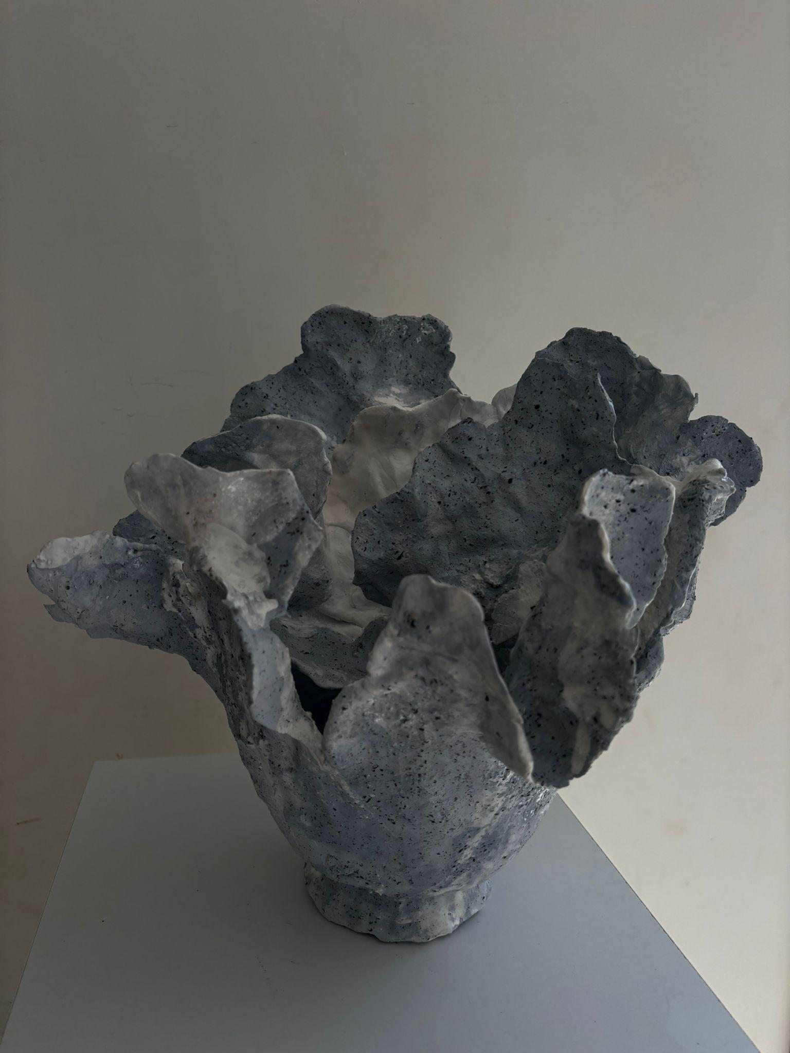 This vessel embodies the moment where sky and earth almost touch — an invisible line where light gently dissolves and everything becomes soft, quiet, and infinite.
It carries within it a sense of distance and longing, of an endless horizon where the