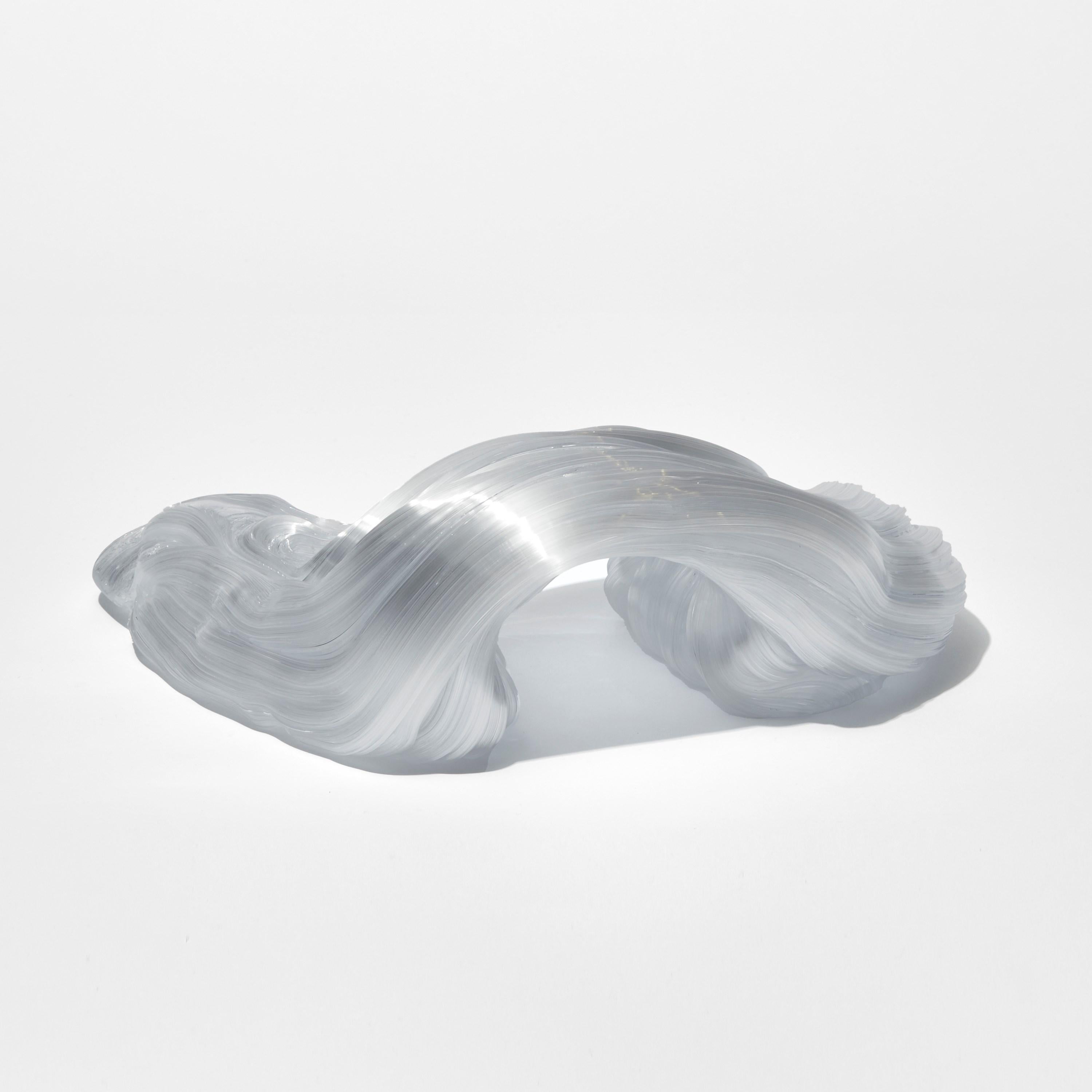 Suédois Soft Lines in White, une sculpture en verre abstrait striée de Maria Bang Espersen en vente