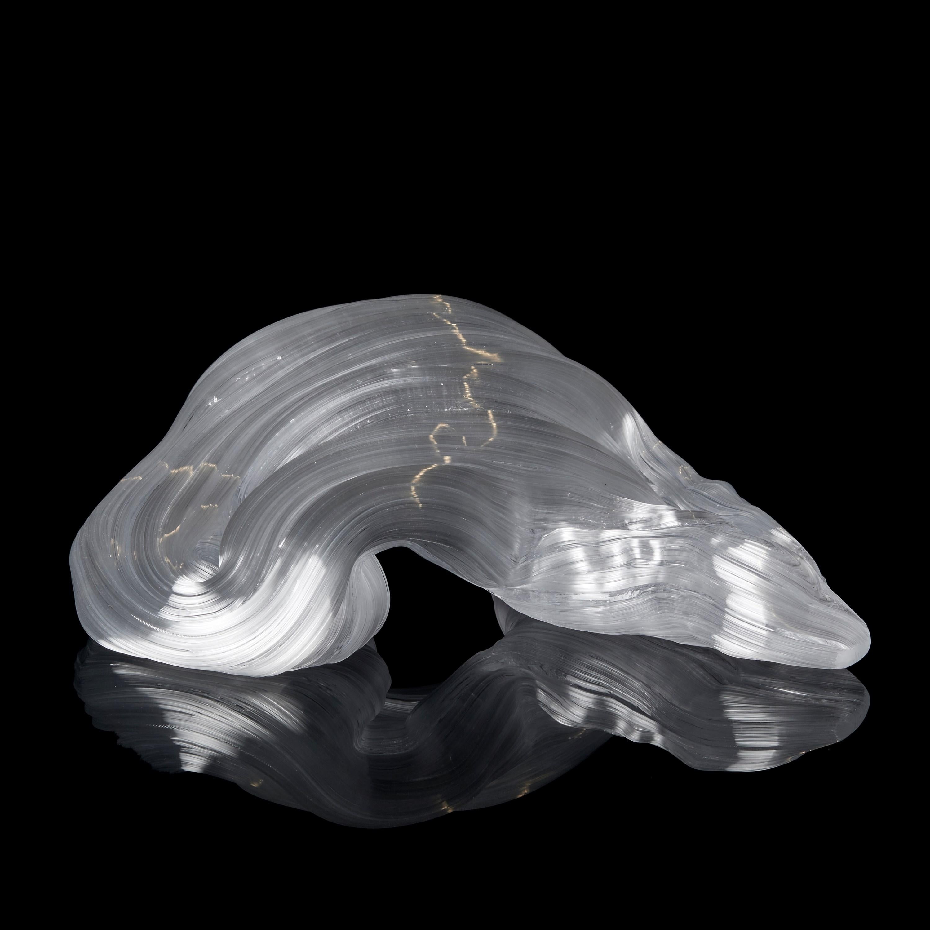 Soft Lines in White, une sculpture en verre abstrait striée de Maria Bang Espersen Neuf - En vente à London, GB