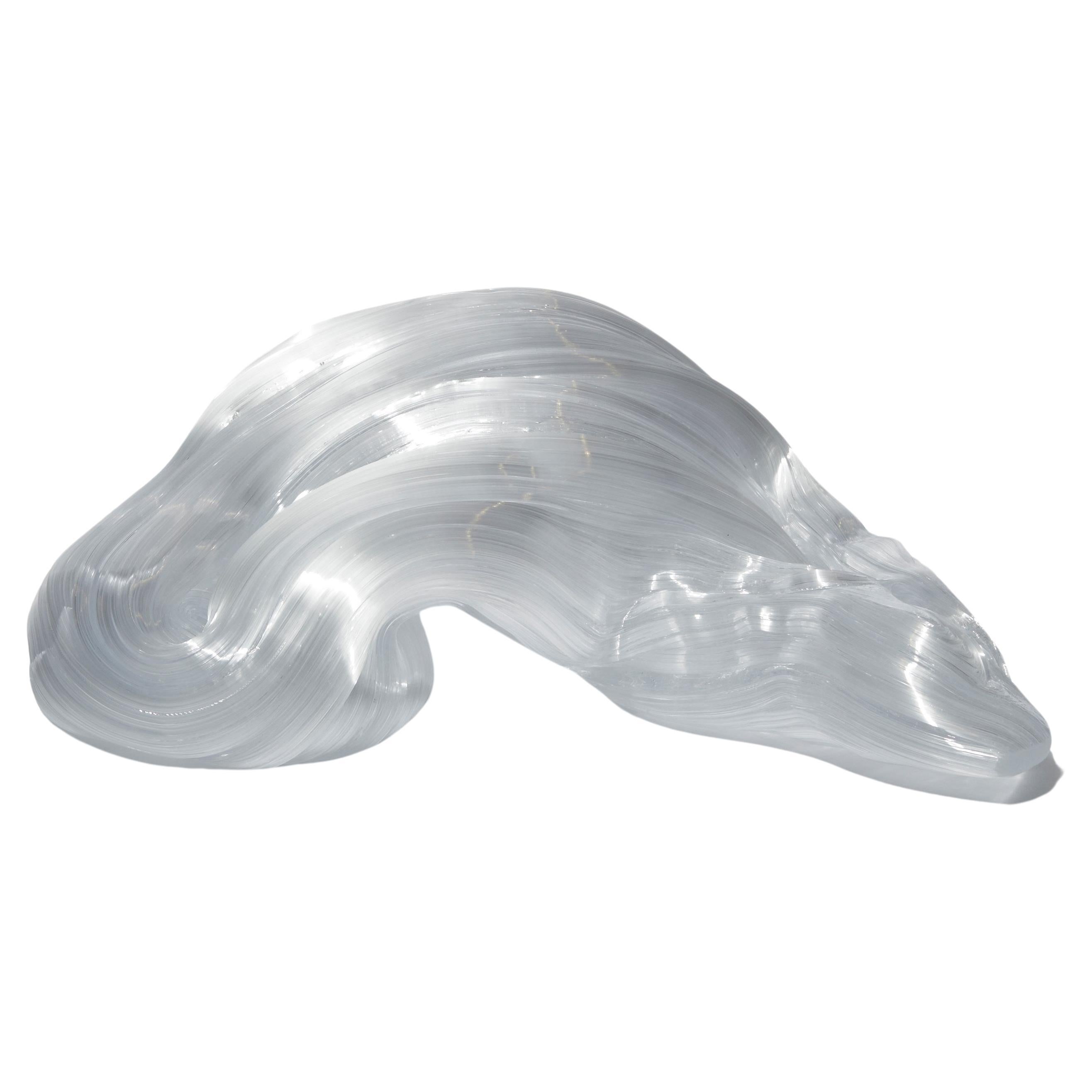 Soft Lines in White, une sculpture en verre abstrait striée de Maria Bang Espersen en vente