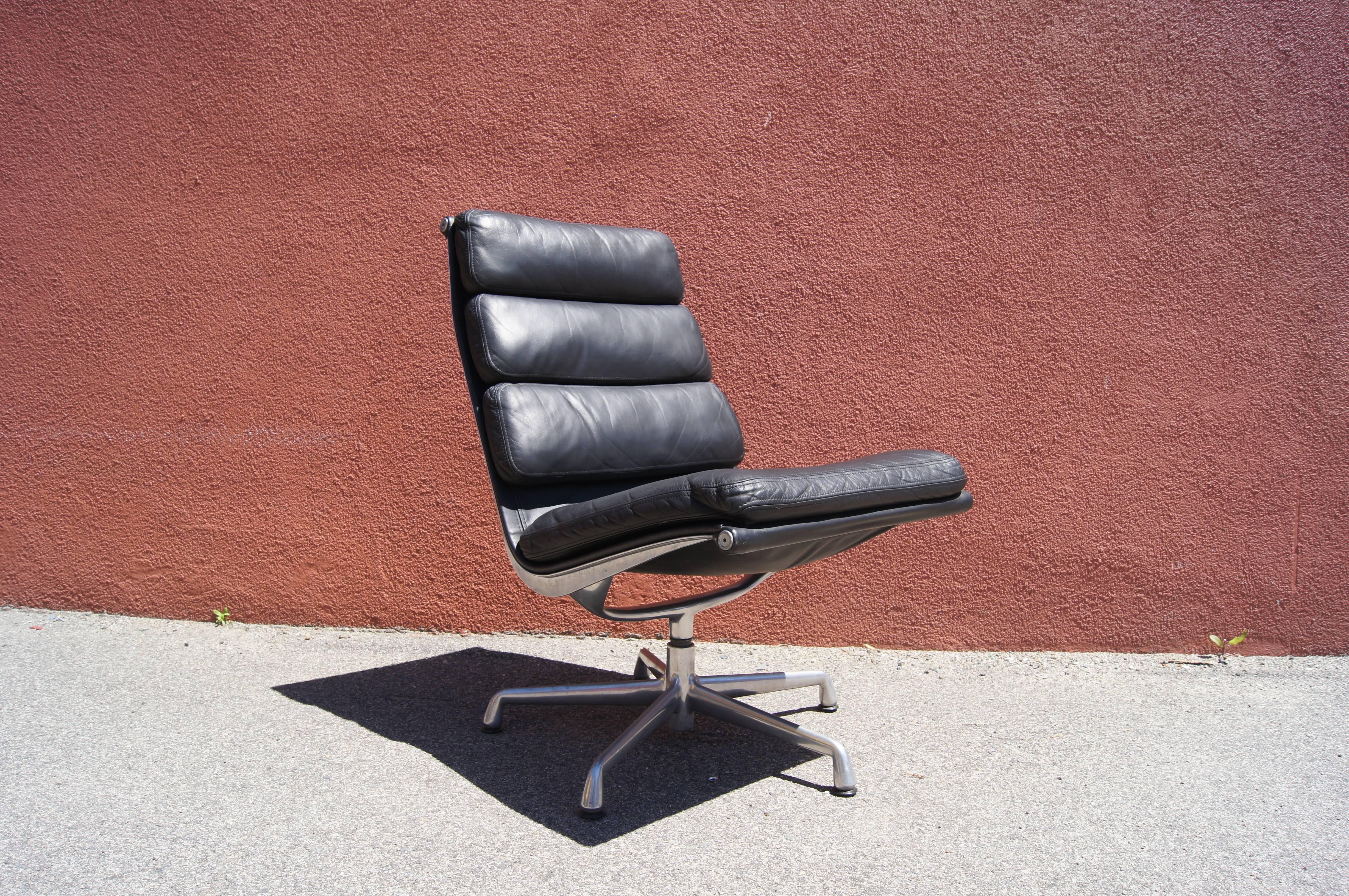 Charles and Ray Eames designed the soft pad series for Herman Miller in 1969 to complement their lounge chair and chaise. An example of the armless version of the executive chair, this features a high-back aluminum frame upholstered in black leather