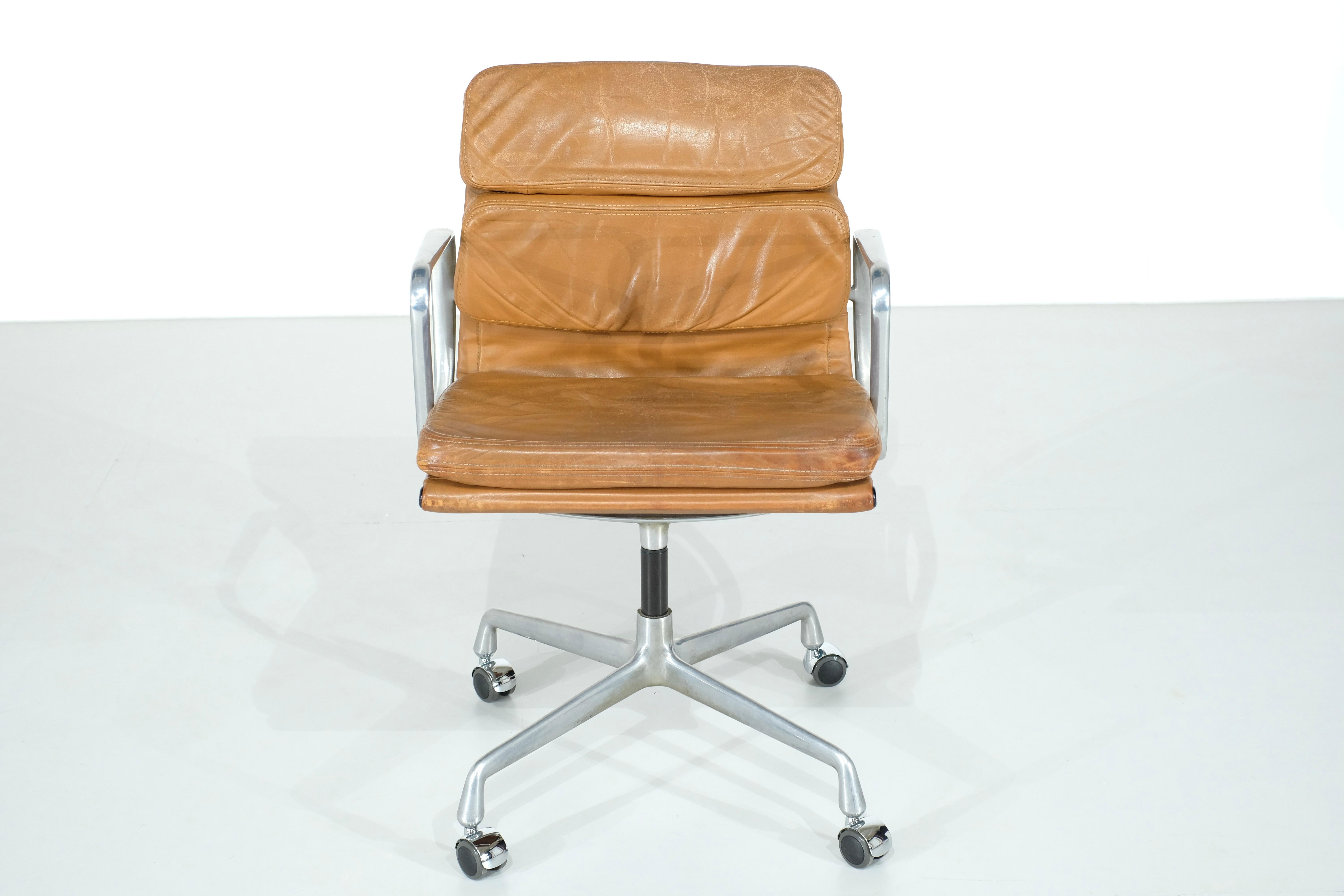 Soft Pad von Charles and Ray Eames für Herman Miller - 1970er Jahre (Mitte 17. Jahrhundert) im Angebot