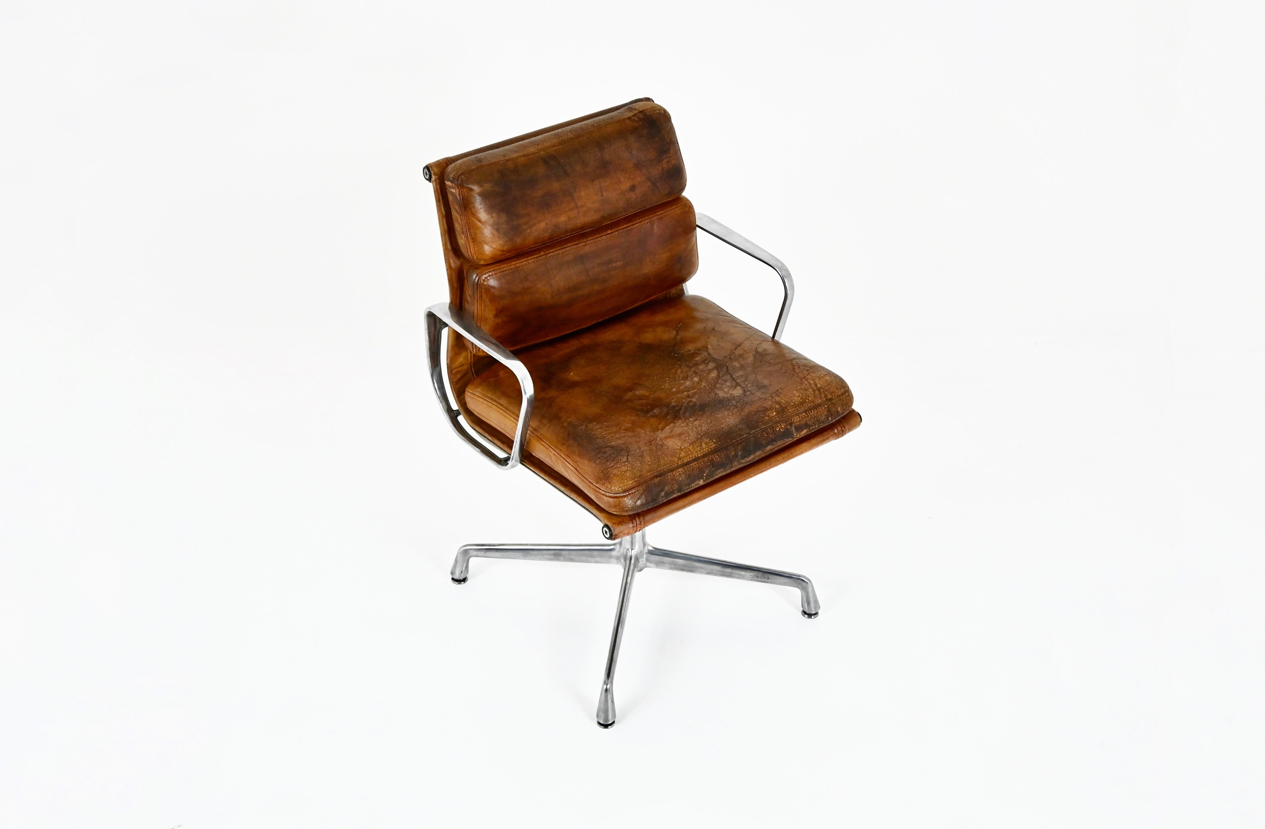 Mid-Century moderno Sedia Soft Pad di Charles and Ray Eames per Herman Miller, anni '70 in vendita