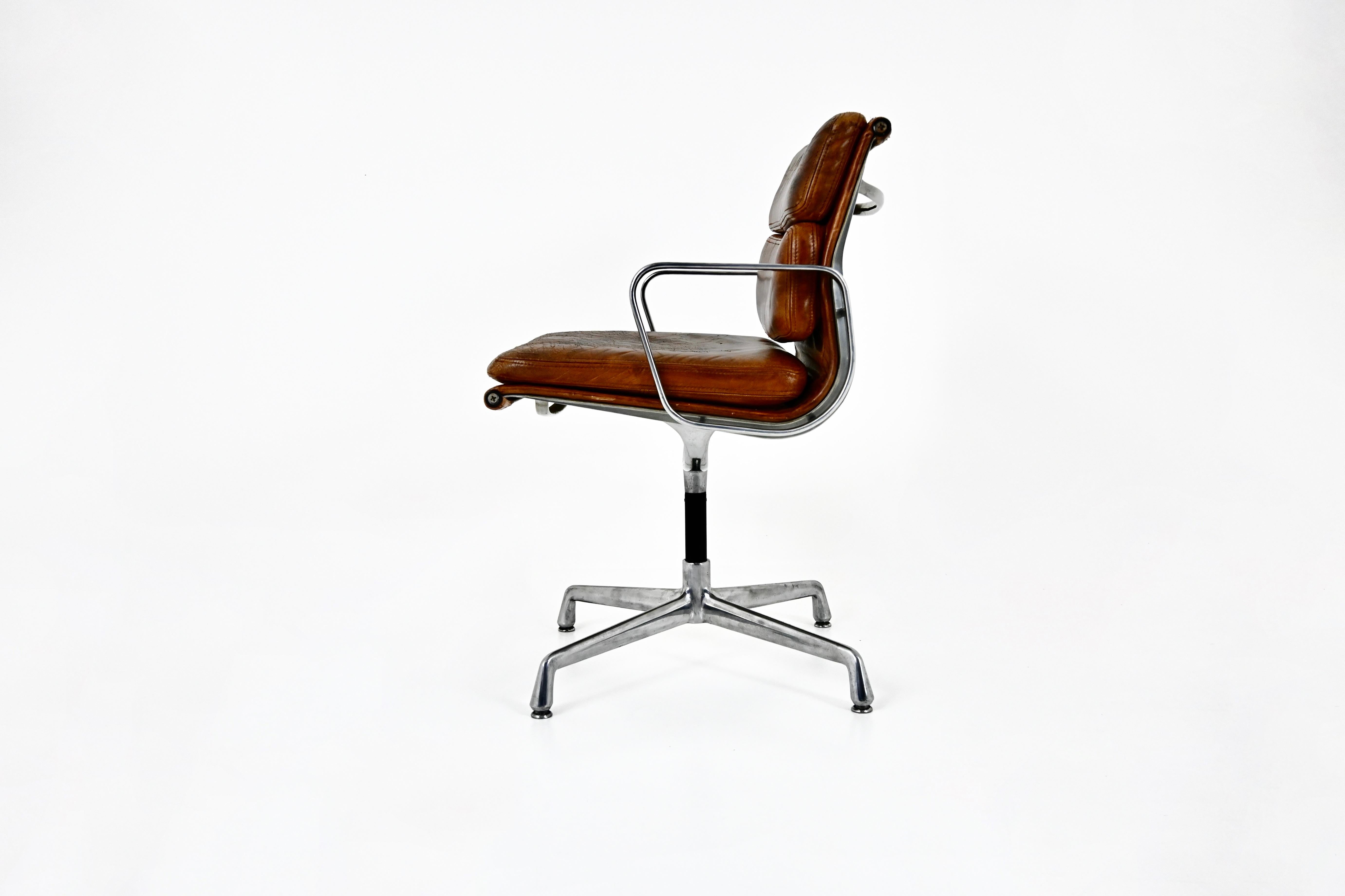 Alluminio Sedia Soft Pad di Charles and Ray Eames per Herman Miller, anni '70 in vendita