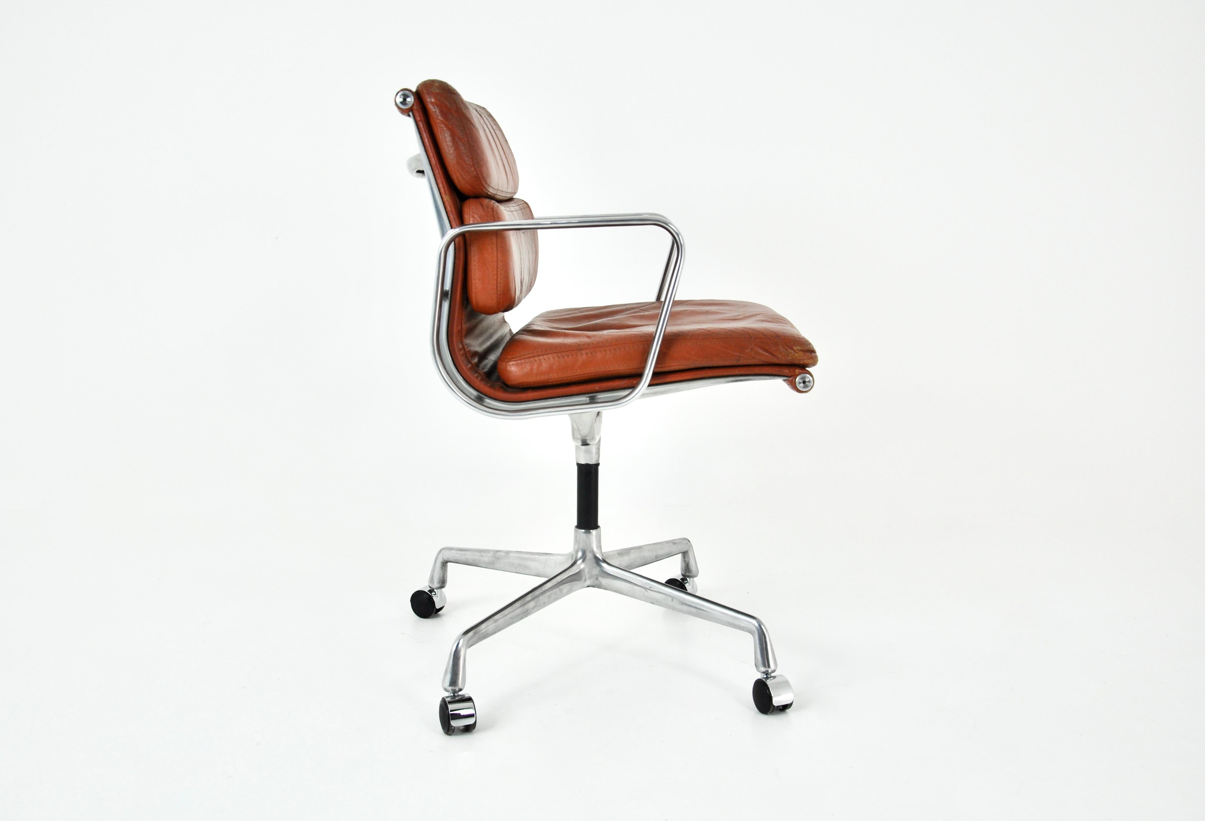 Leather Soft Pad Chair by Charles & Ray Eames for Herman Miller, 1970s In Good Condition In bruxelles, BE